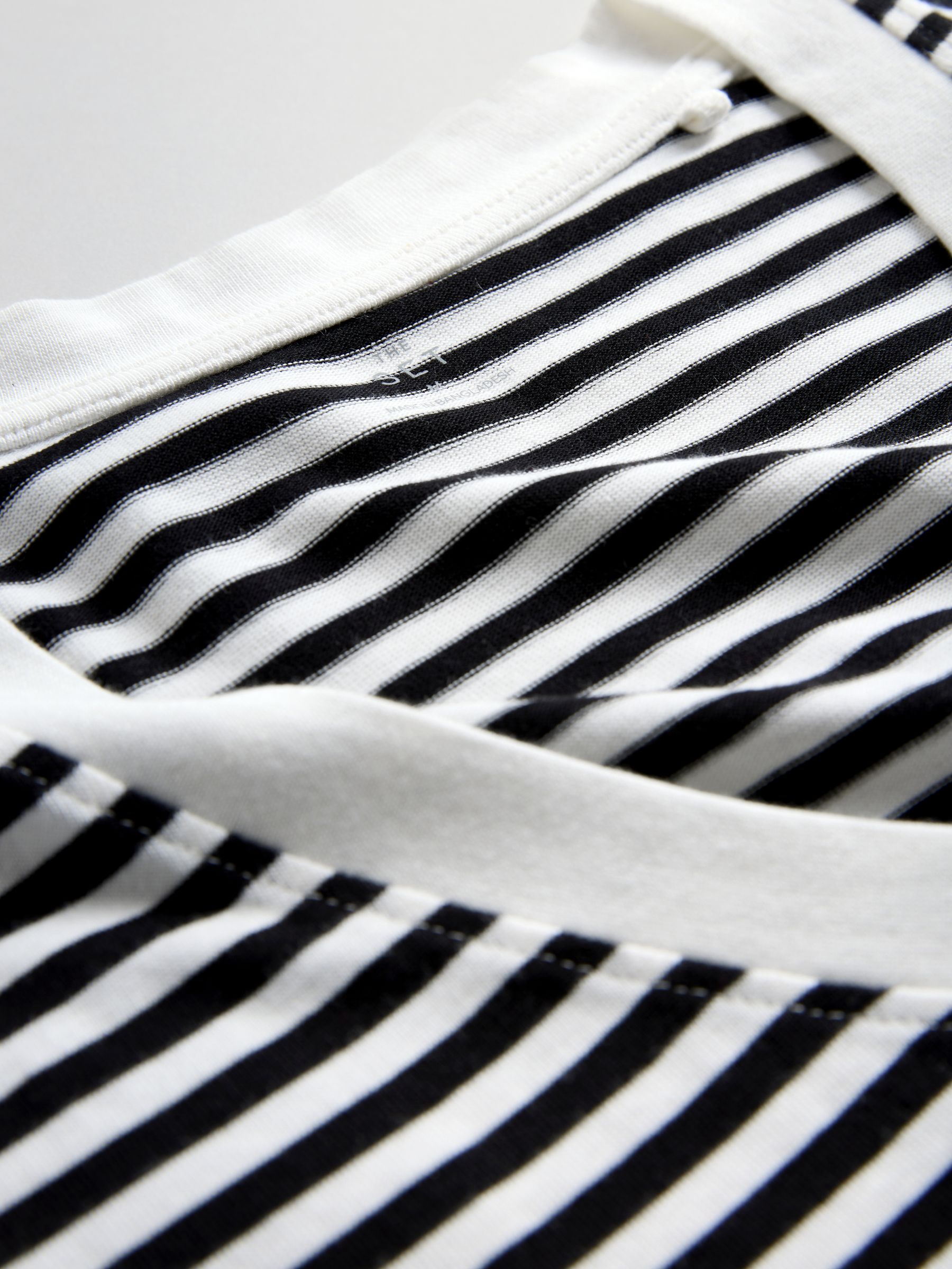 4 Pack V-Neck Short Sleeve Heavyweight T-Shirts Black/Chocolate Brown/White/Stripe - Image 6 of 6