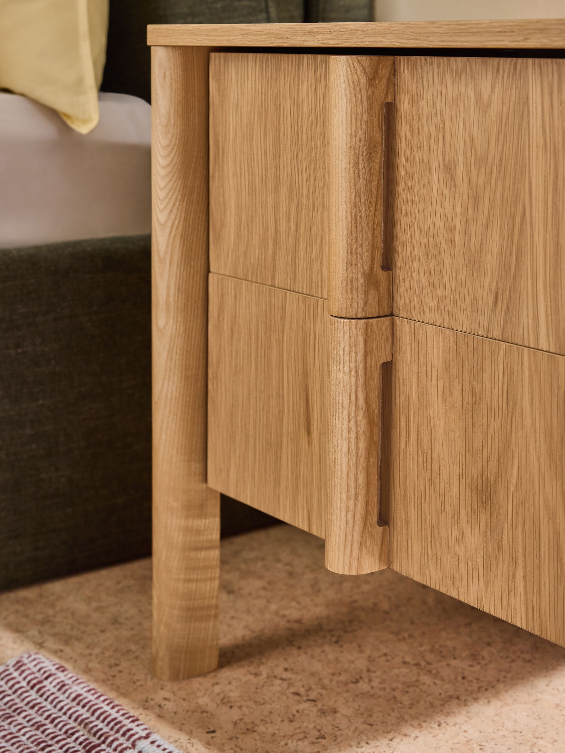 Reeve 2 Drawer Bedside Table in Oak - Image 3 of 5