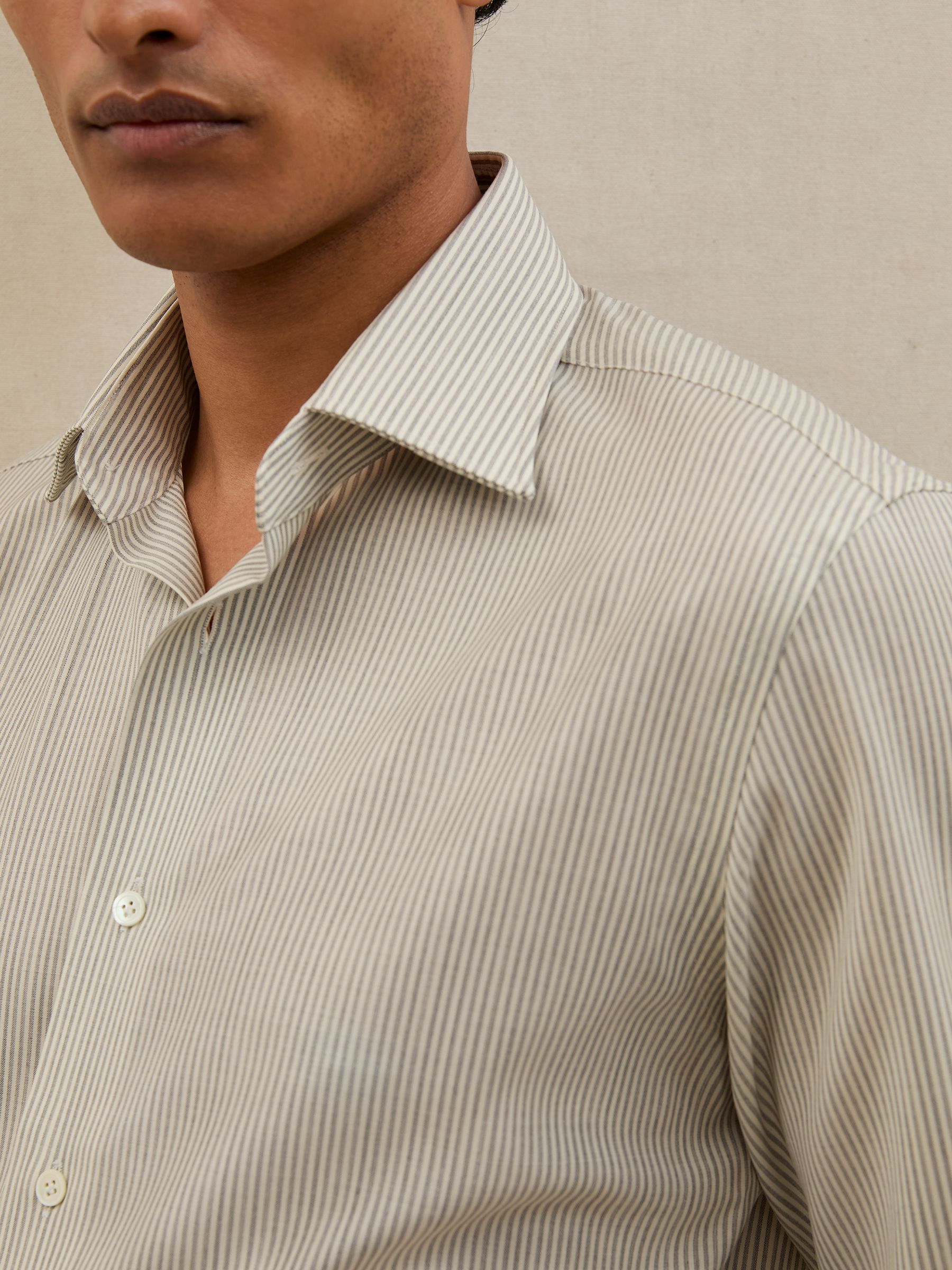 Shirt in White/Navy - Image 3 of 7