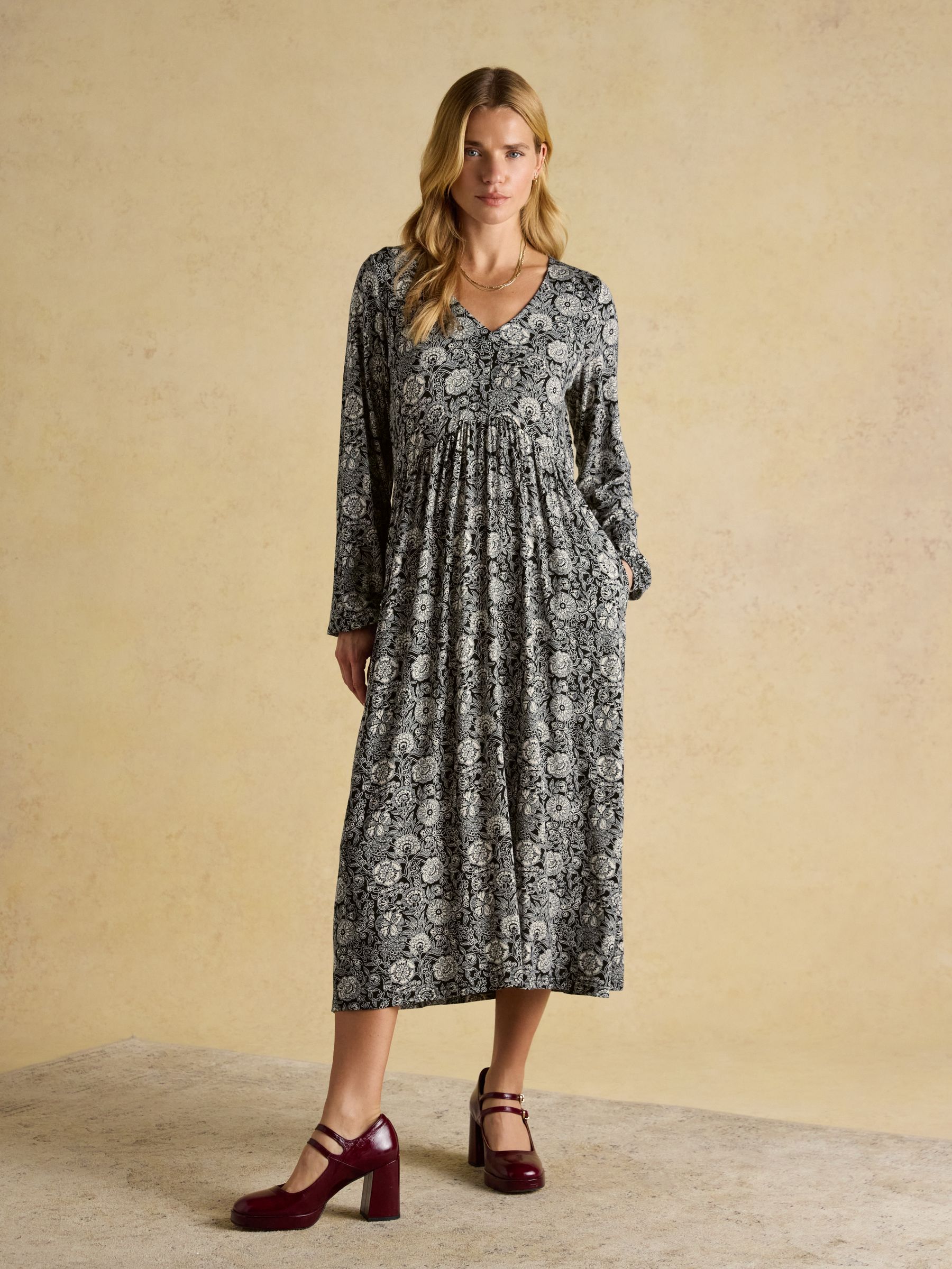 Nia Black Floral V-neck Long Sleeve Midaxi Dress - Image 5 of 8