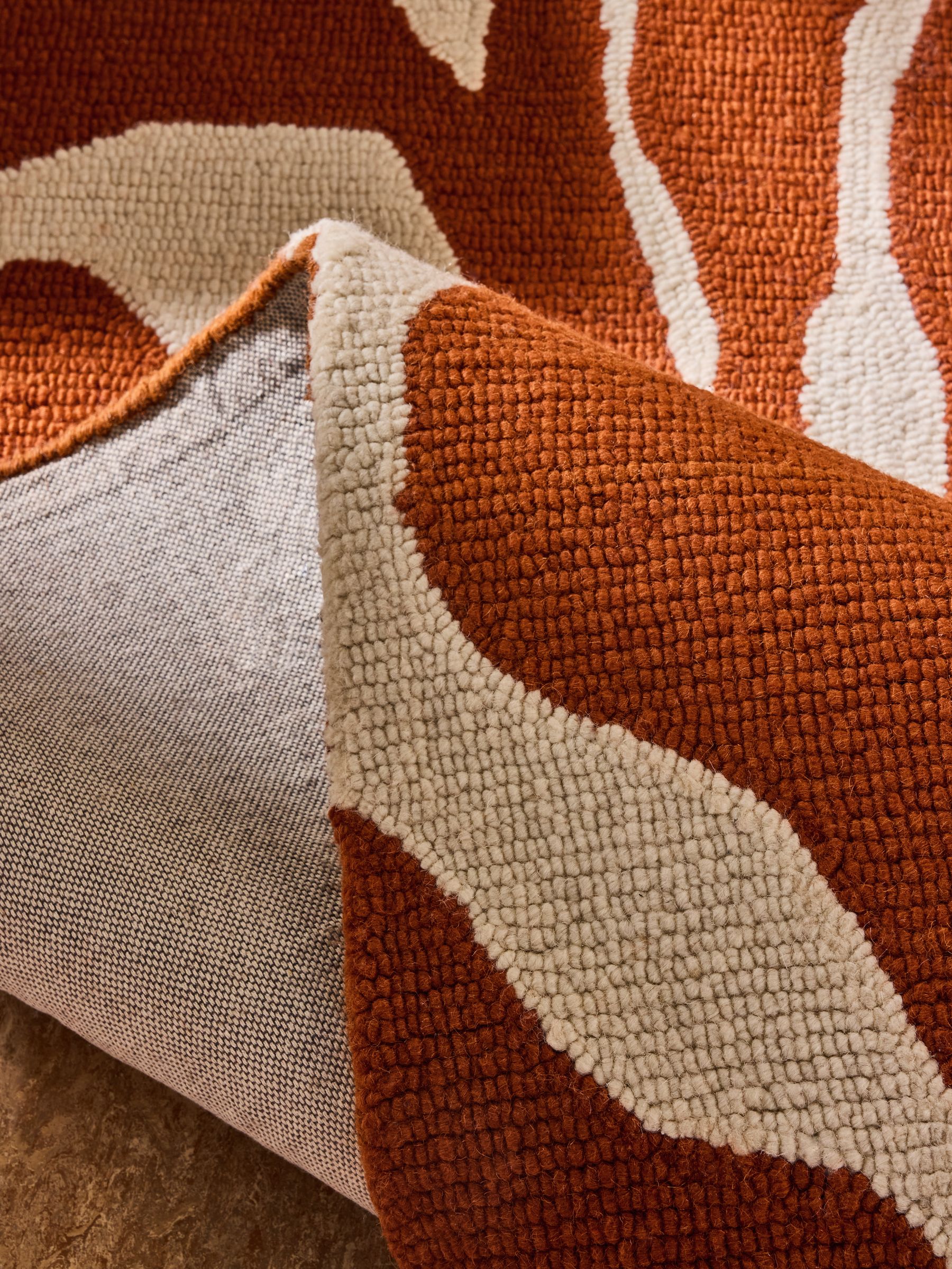 Carragean Wool Tufted Rug in Natural - Image 4 of 5