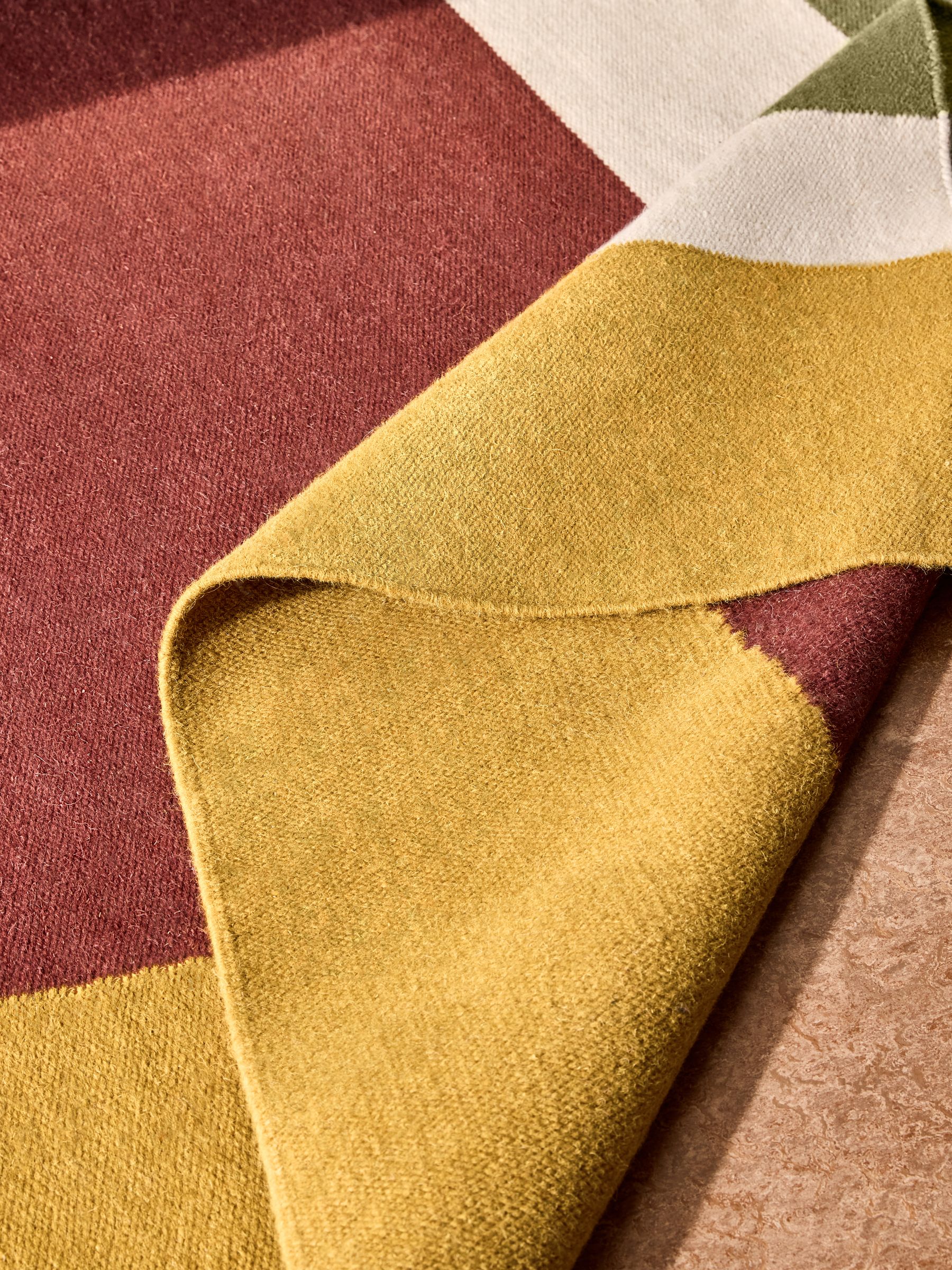 Santos Flatweave Wool Rug in Multi - Image 4 of 5