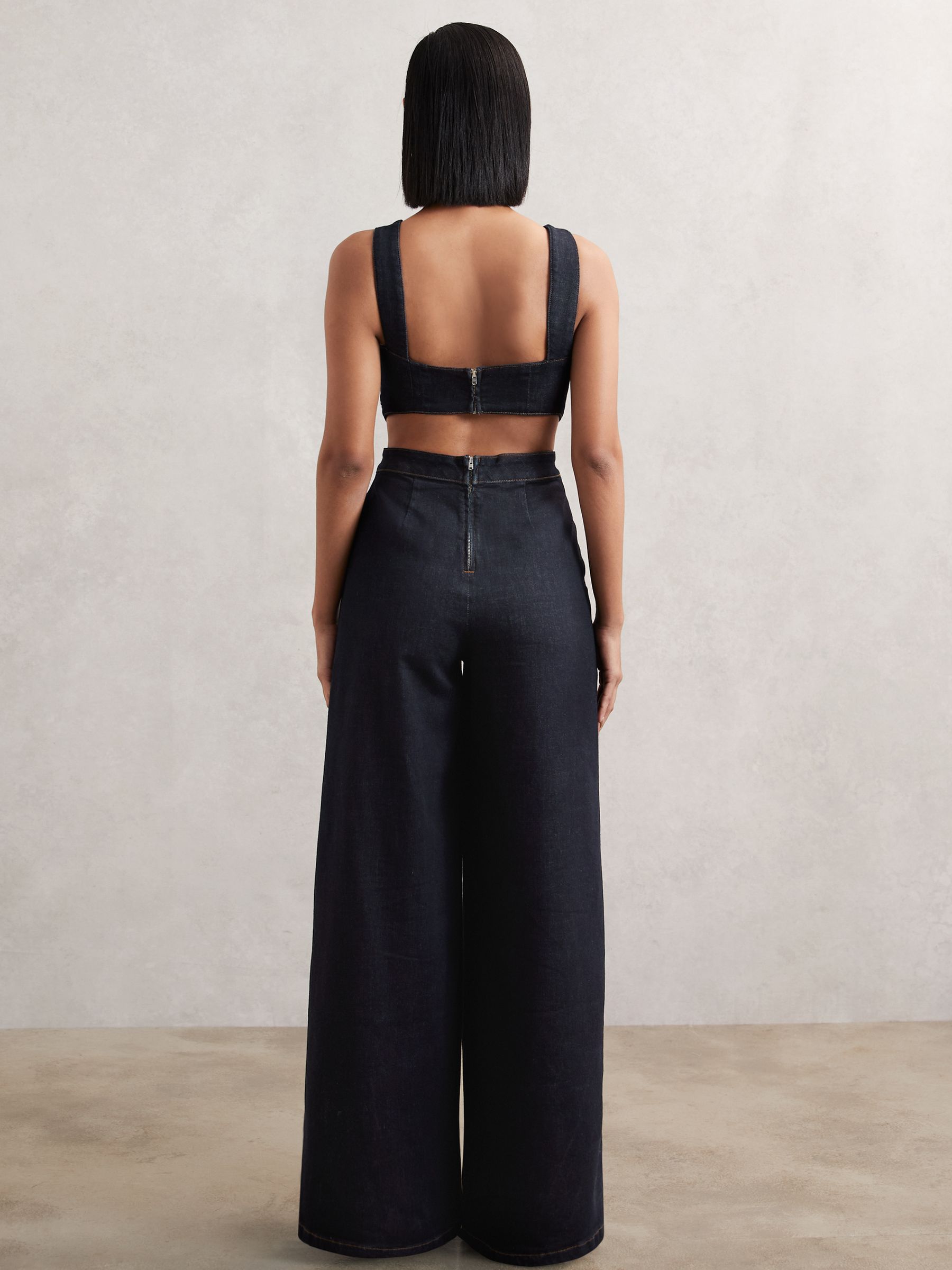 Denim-Jumpsuit mit weitem Beinausschnitt und Cut-Outs in Dunkelblau - Bild 6 von 7