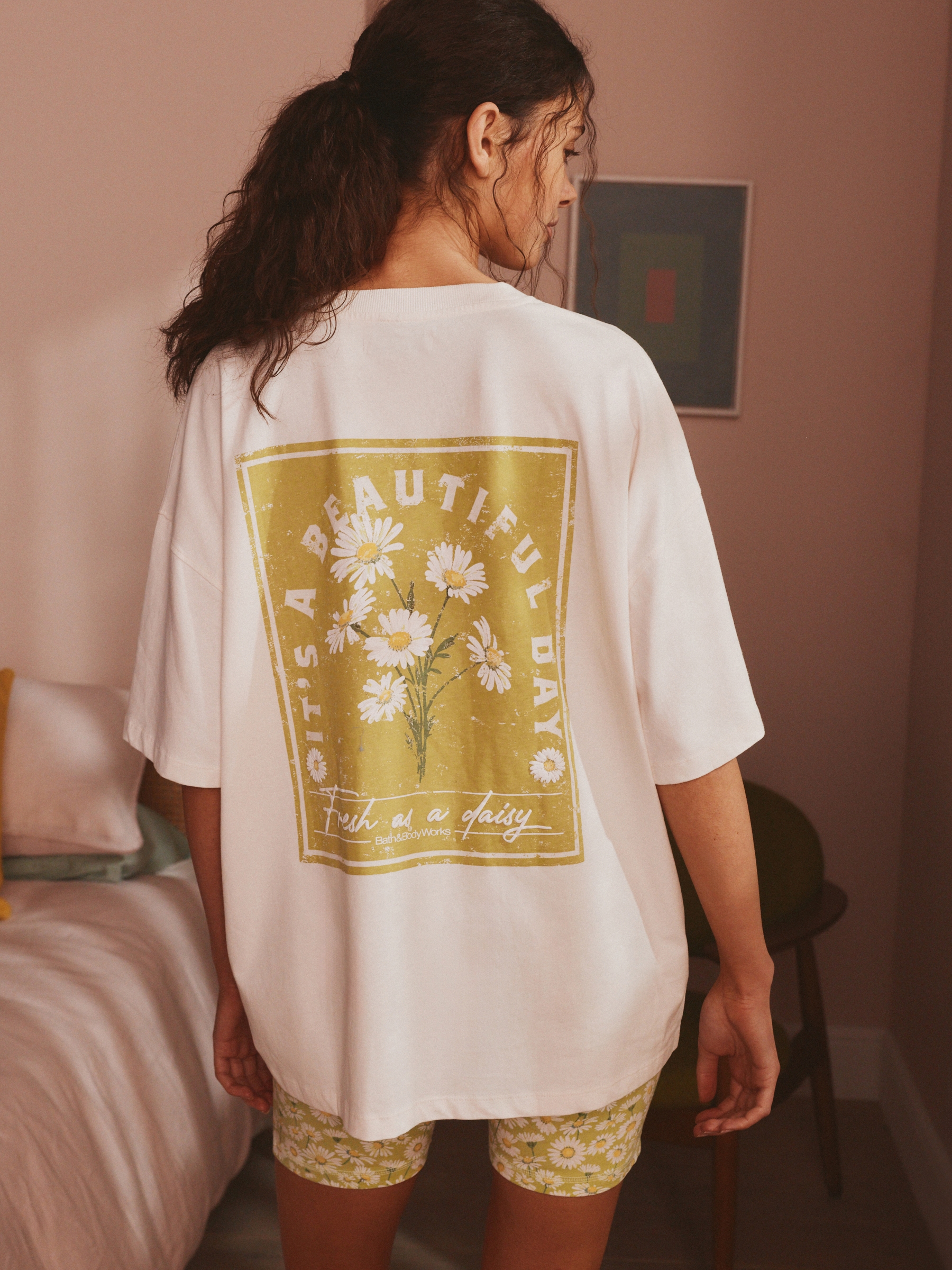 Green Daisies Cycling Shorts and T-Shirt Set - Image 3 of 11