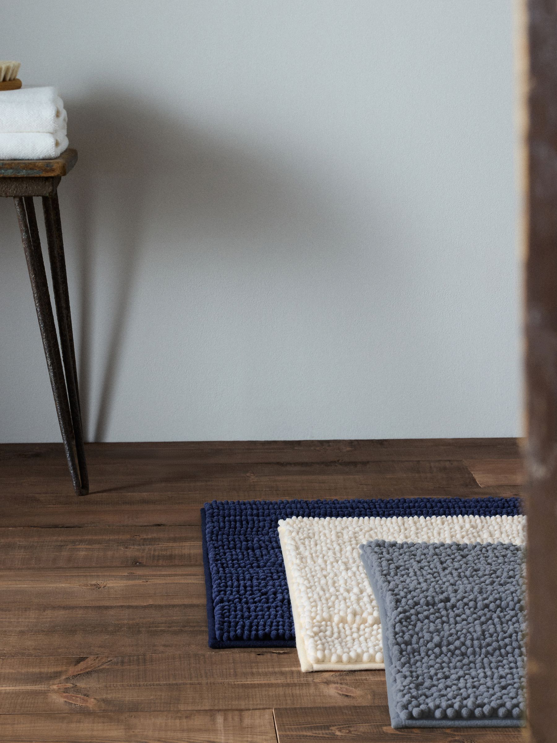 3 Pack Navy/White Textured Bobble Bath Mats - Image 6 of 6