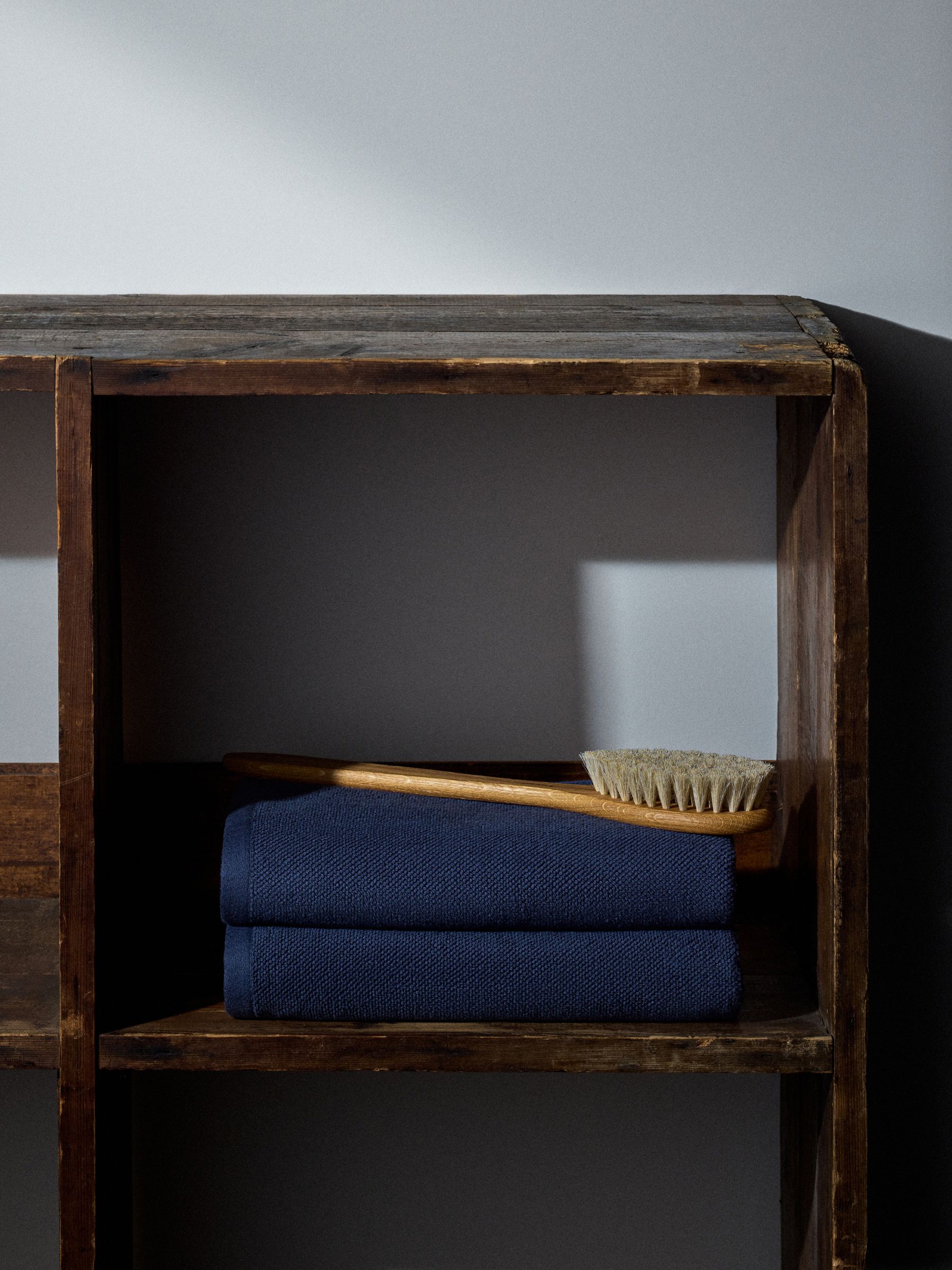 Navy Blue Set of 2 Popcorn Textured Bath Towels - Image 3 of 6