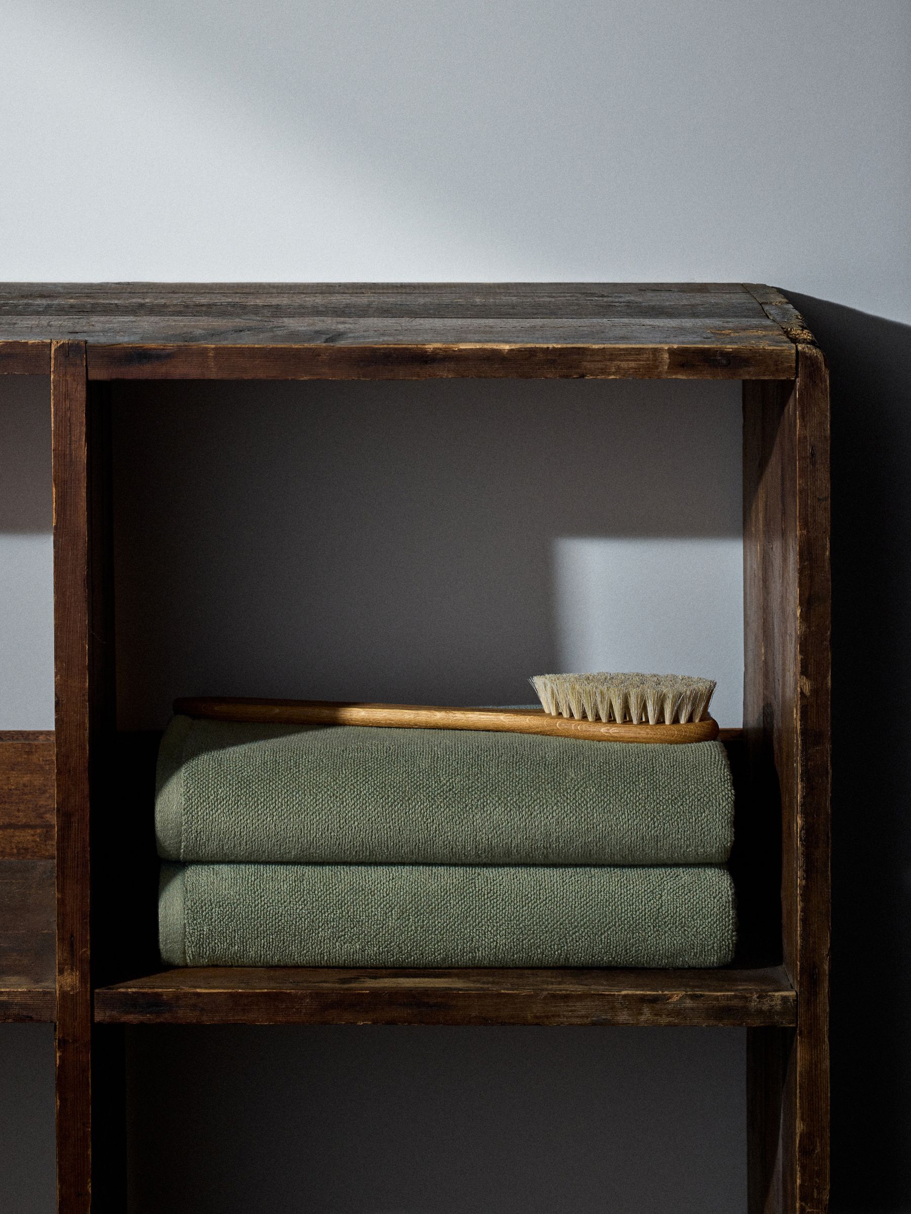 Sage Green Set of 2 Popcorn Textured Bath Towels - Image 2 of 6