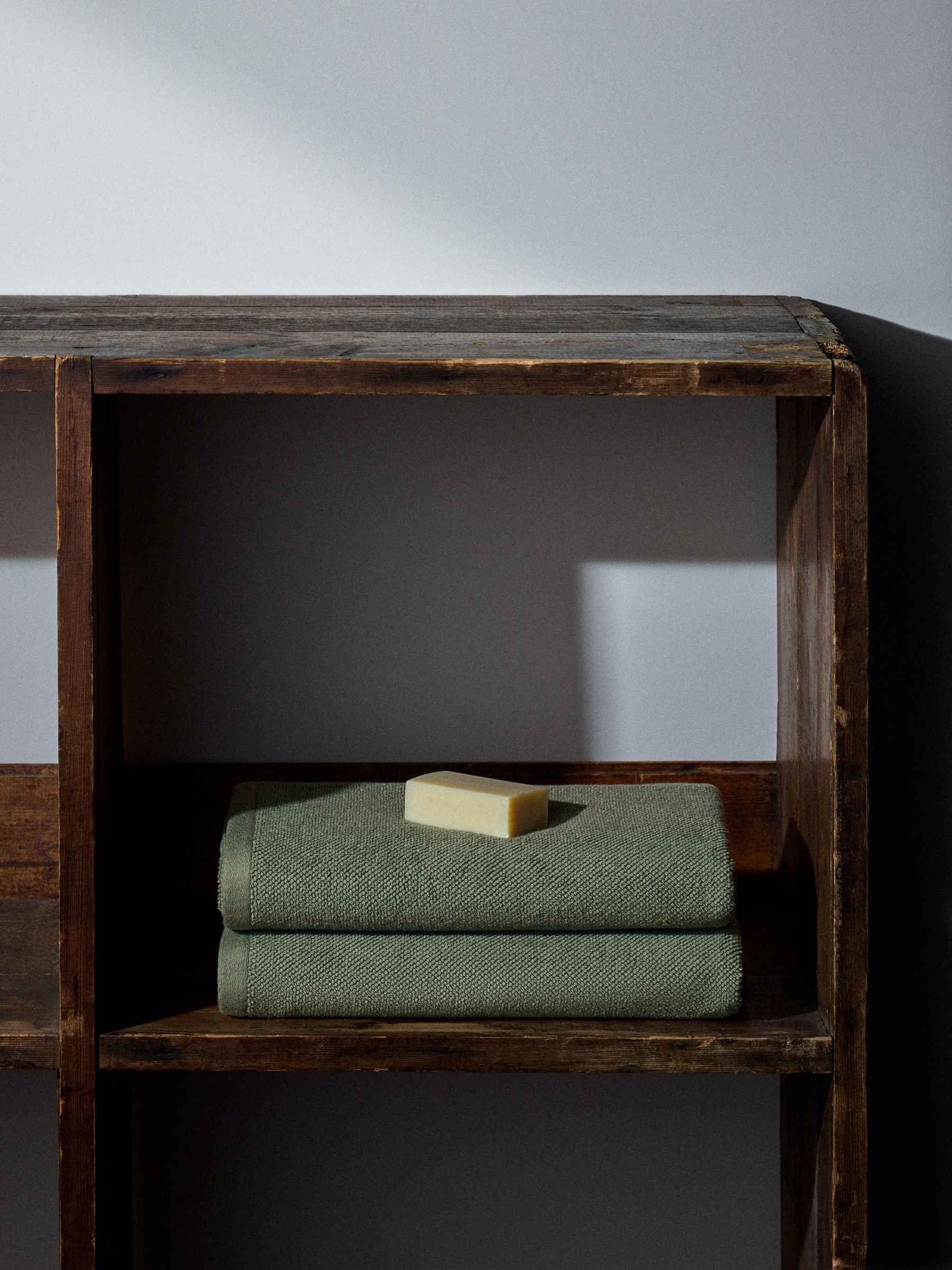 Sage Green Set of 2 Popcorn Textured Bath Towels - Image 3 of 6