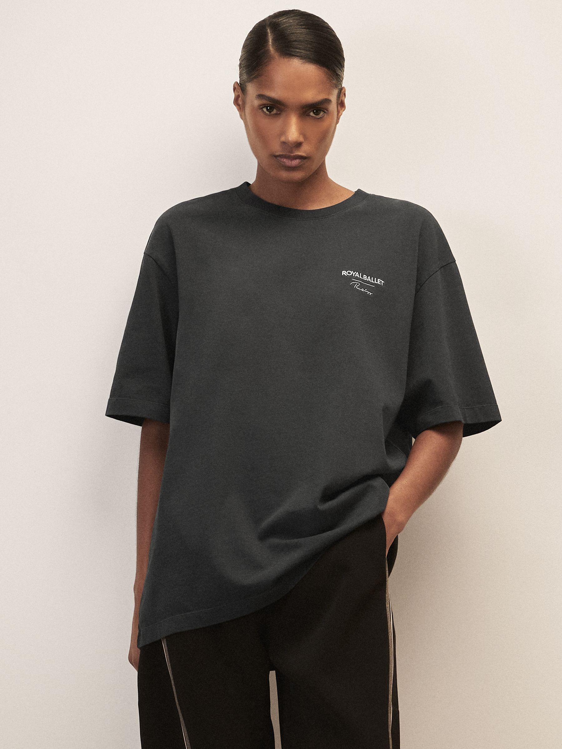 Reiss | Tričko unisex s logem Royal Ballet v černé barvě - Obrázek 1 z 8