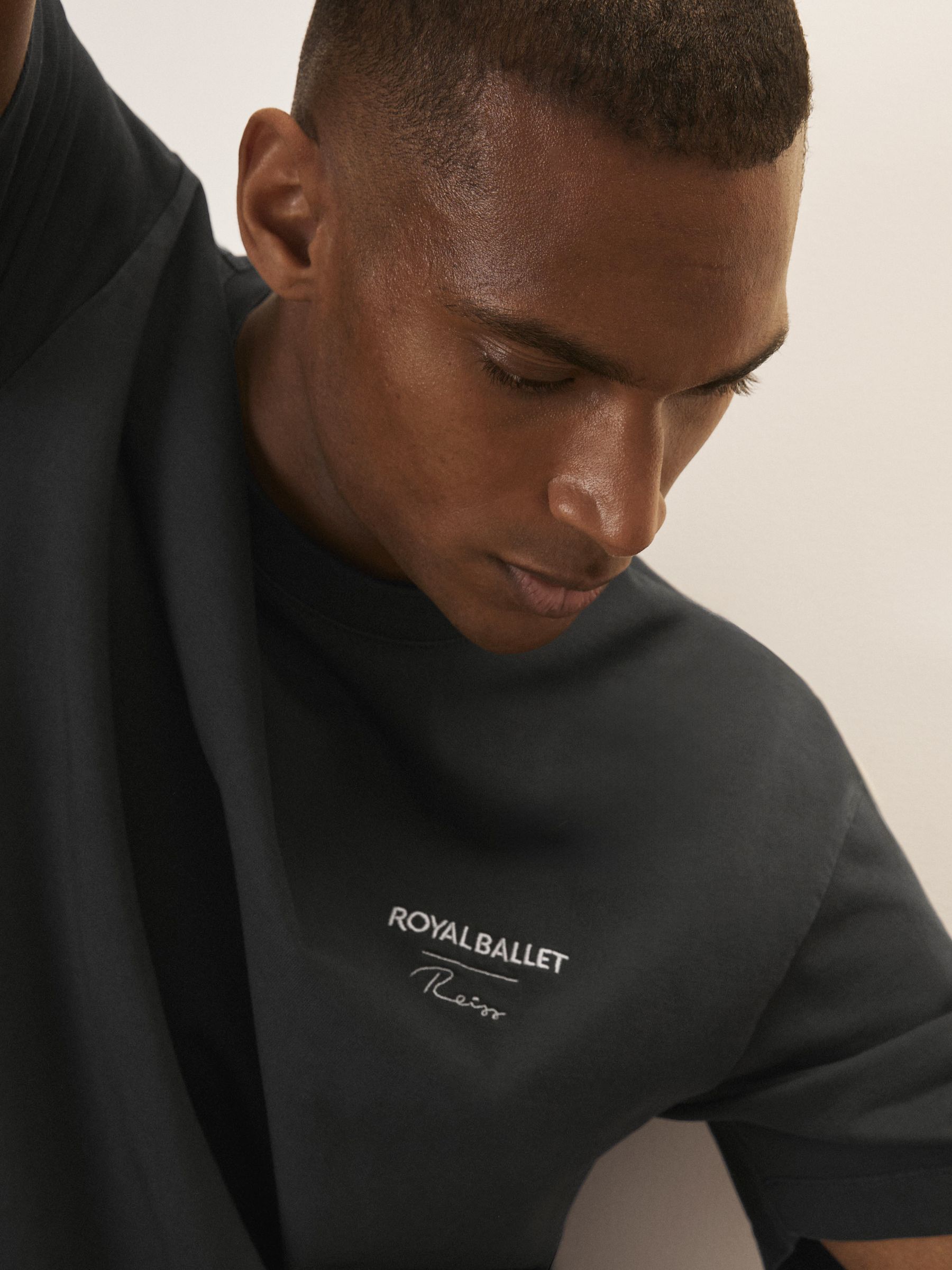 Reiss | Tričko unisex s logem Royal Ballet v černé barvě - Obrázek 5 z 8