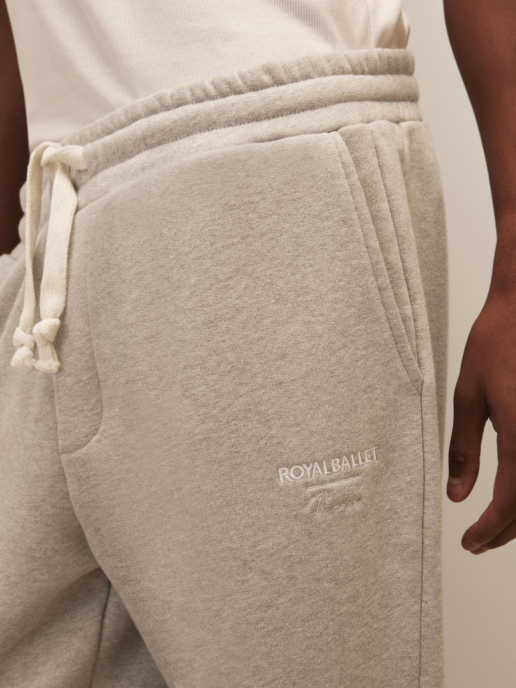 Reiss | Kalhoty s manžetami Royal Ballet v šedé melanži - Obrázek 3 z 6