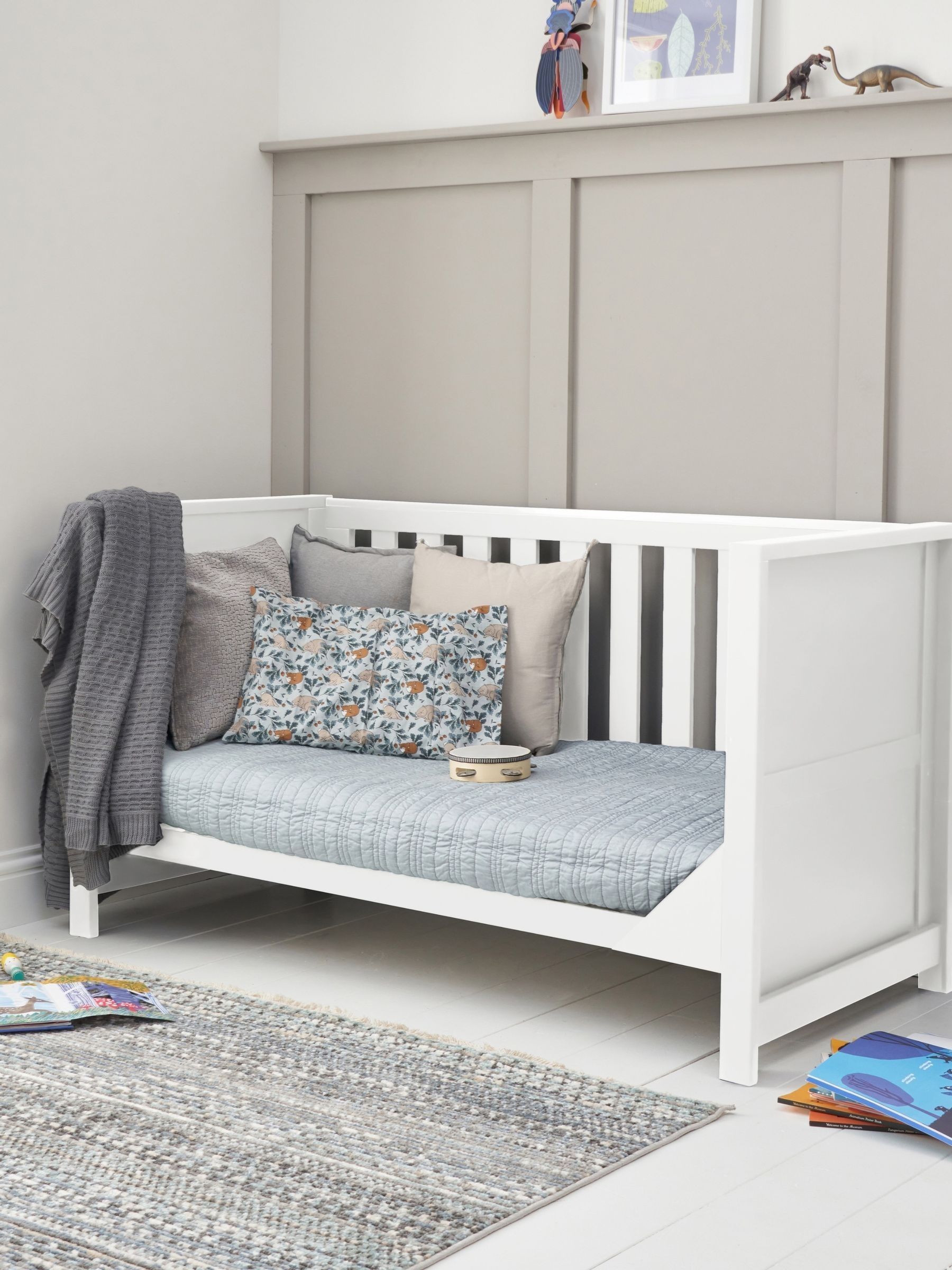 Tutti Bambini White Tivoli Cot Bed - Image 5 of 6