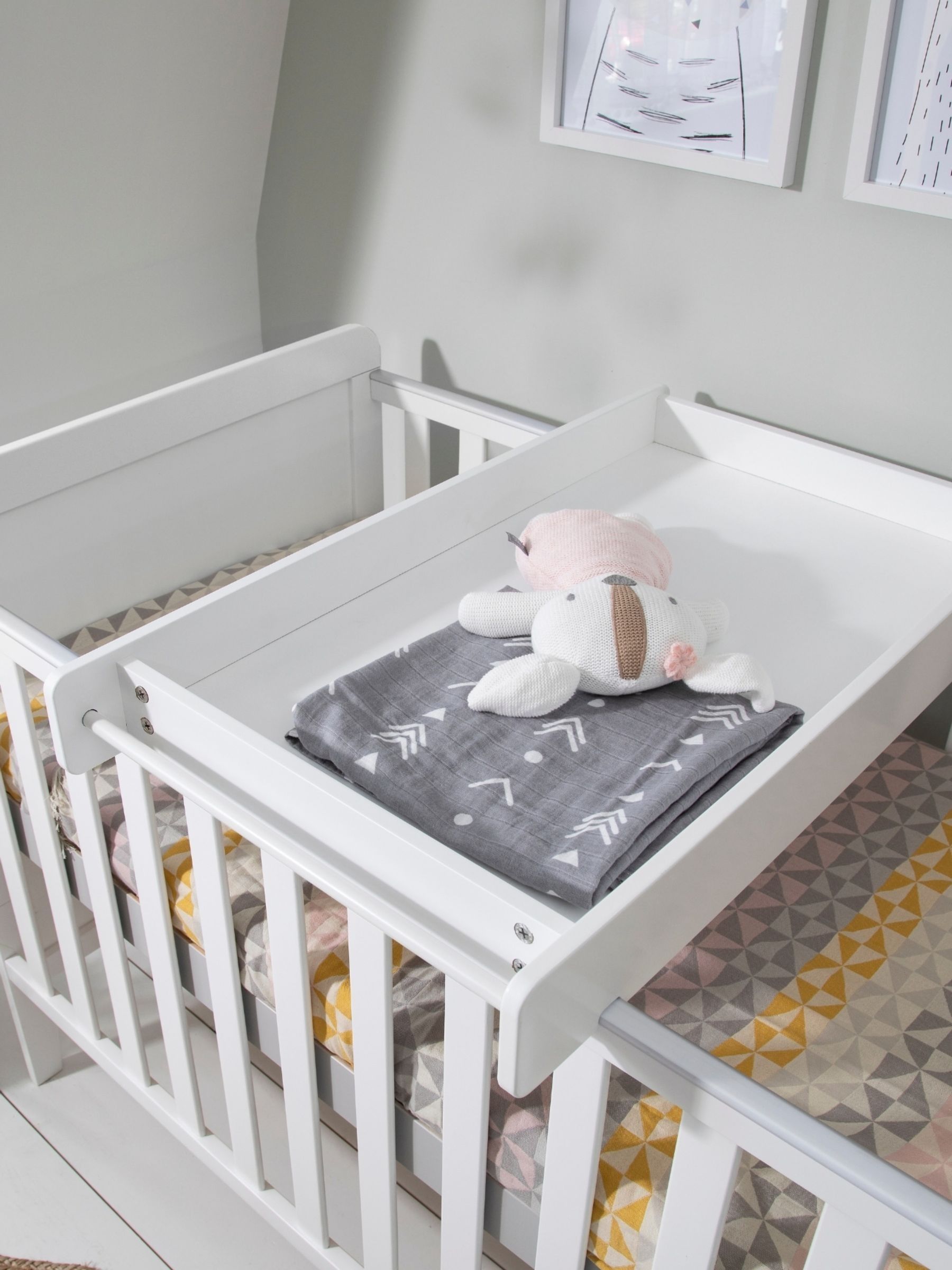 Tutti Bambini White Rio Cot Bed with Cot Top Changer & Mattress - Image 2 of 5
