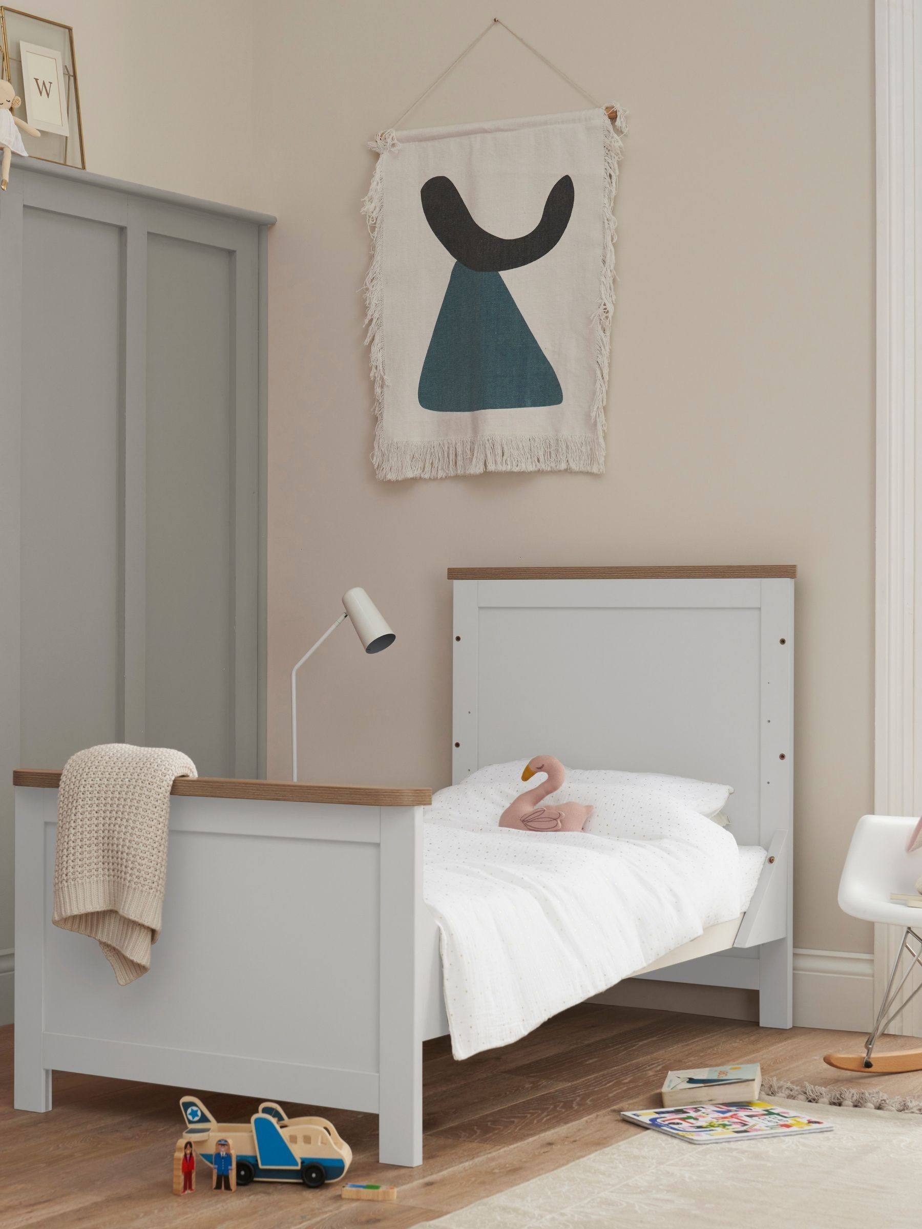 Tutti Bambini White  Oak Verona Cot Bed - Image 4 of 6