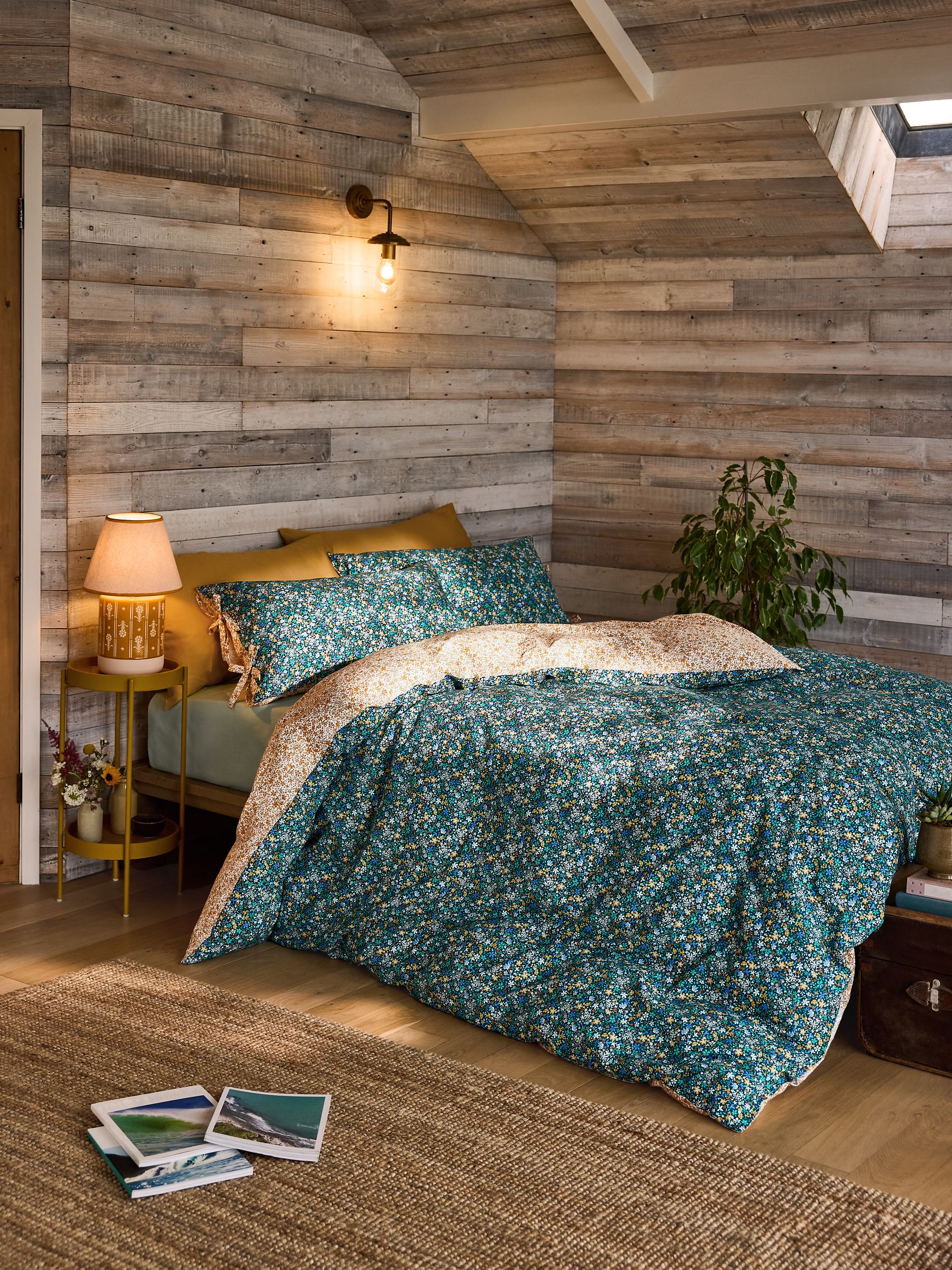 Blue Ditsy Floral Bows Duvet Cover and Pillowcase Set - Image 3 of 7
