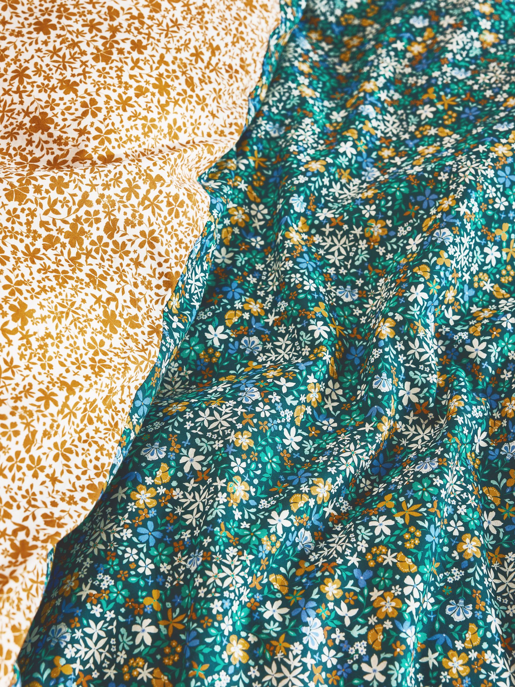 Blue Ditsy Floral Bows Duvet Cover and Pillowcase Set - Image 4 of 7