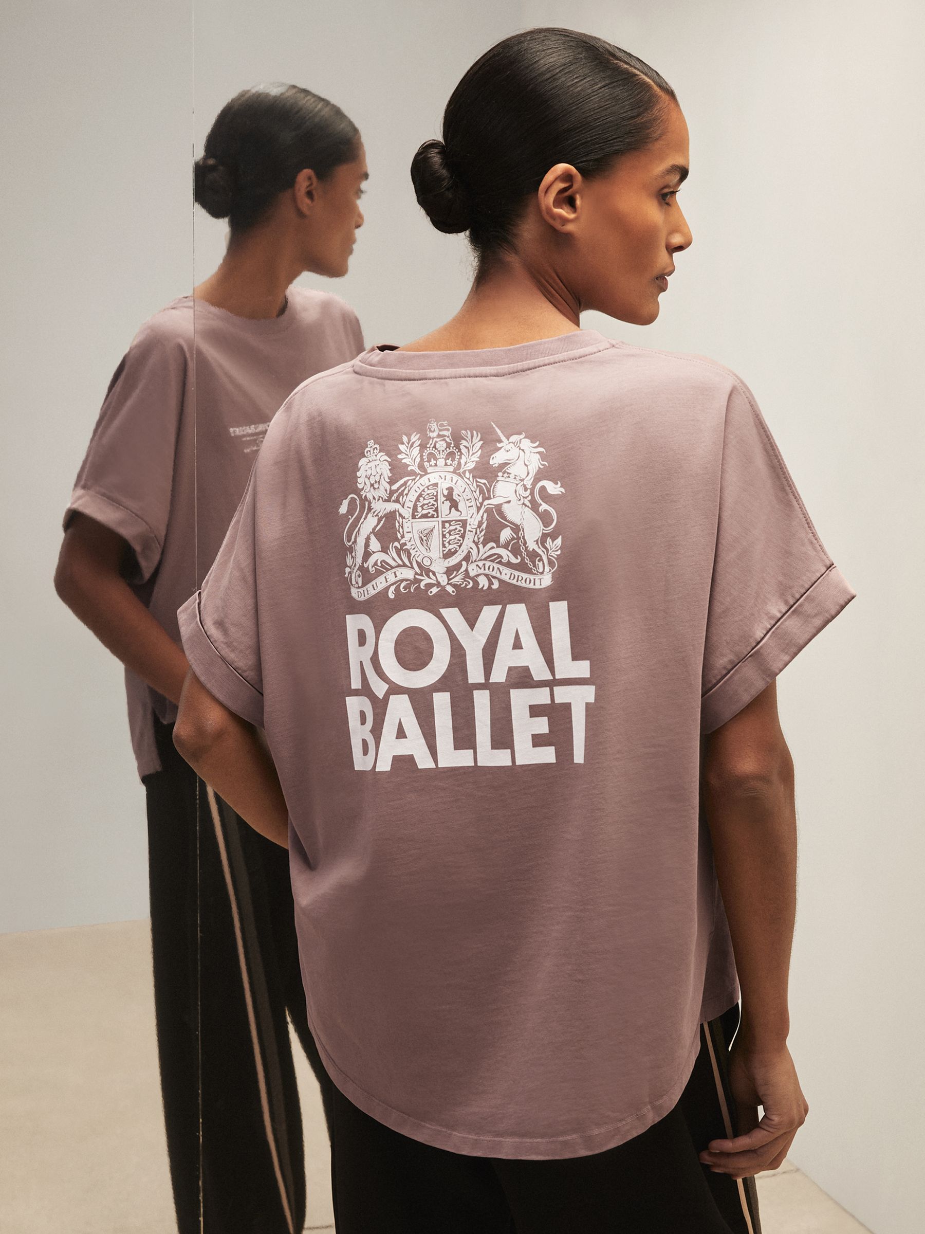 英国ロイヤルバレエ団 Ballet ロゴ入りTシャツ 新品英国ロイヤルバレエ団Royal Ballet ロゴ入りTシャツブルー - メルカリ