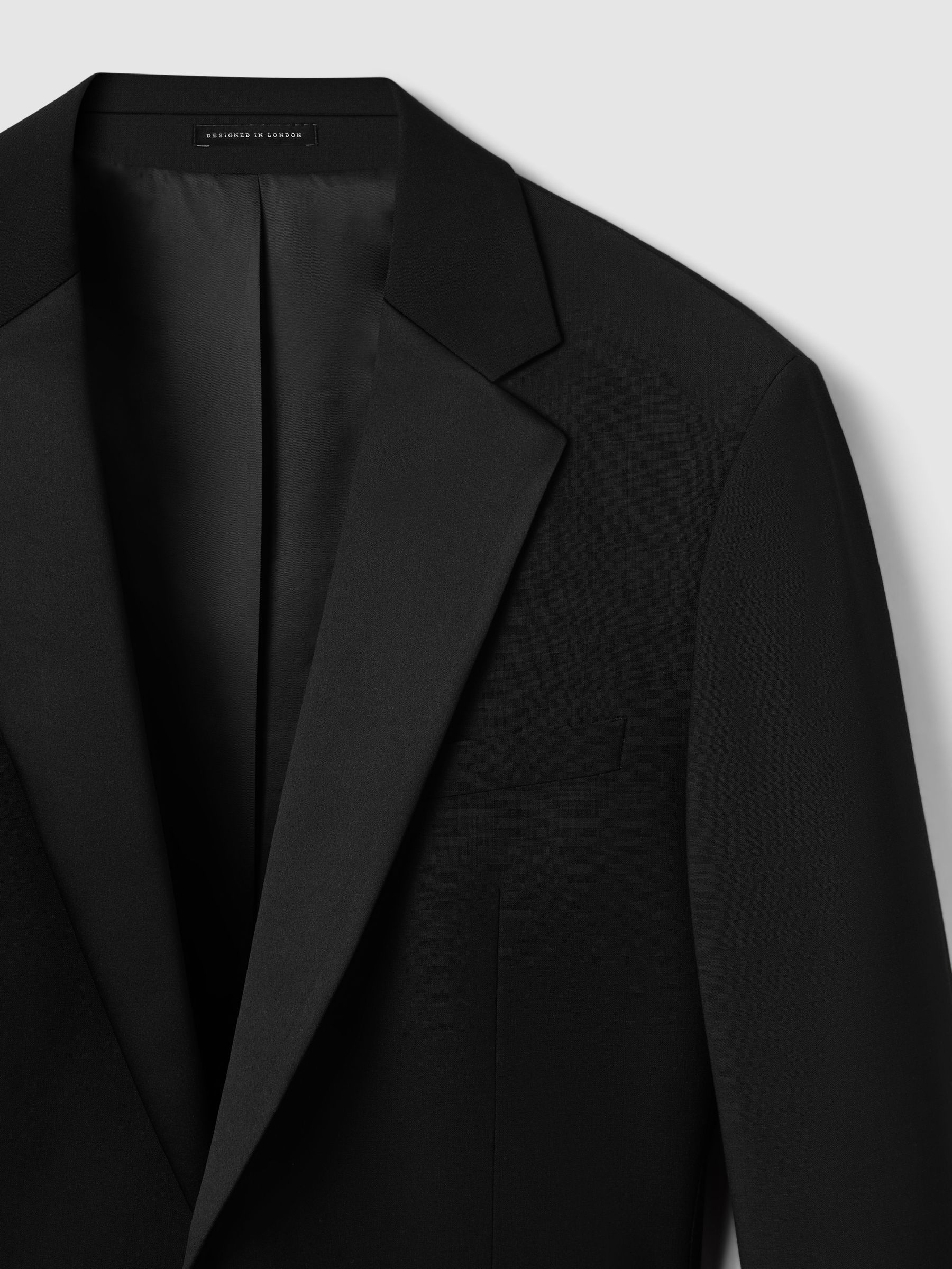Notch Lapel Single-Breasted Tuxedo Jacket Tailored-Fit in Black - Image 5 de 6