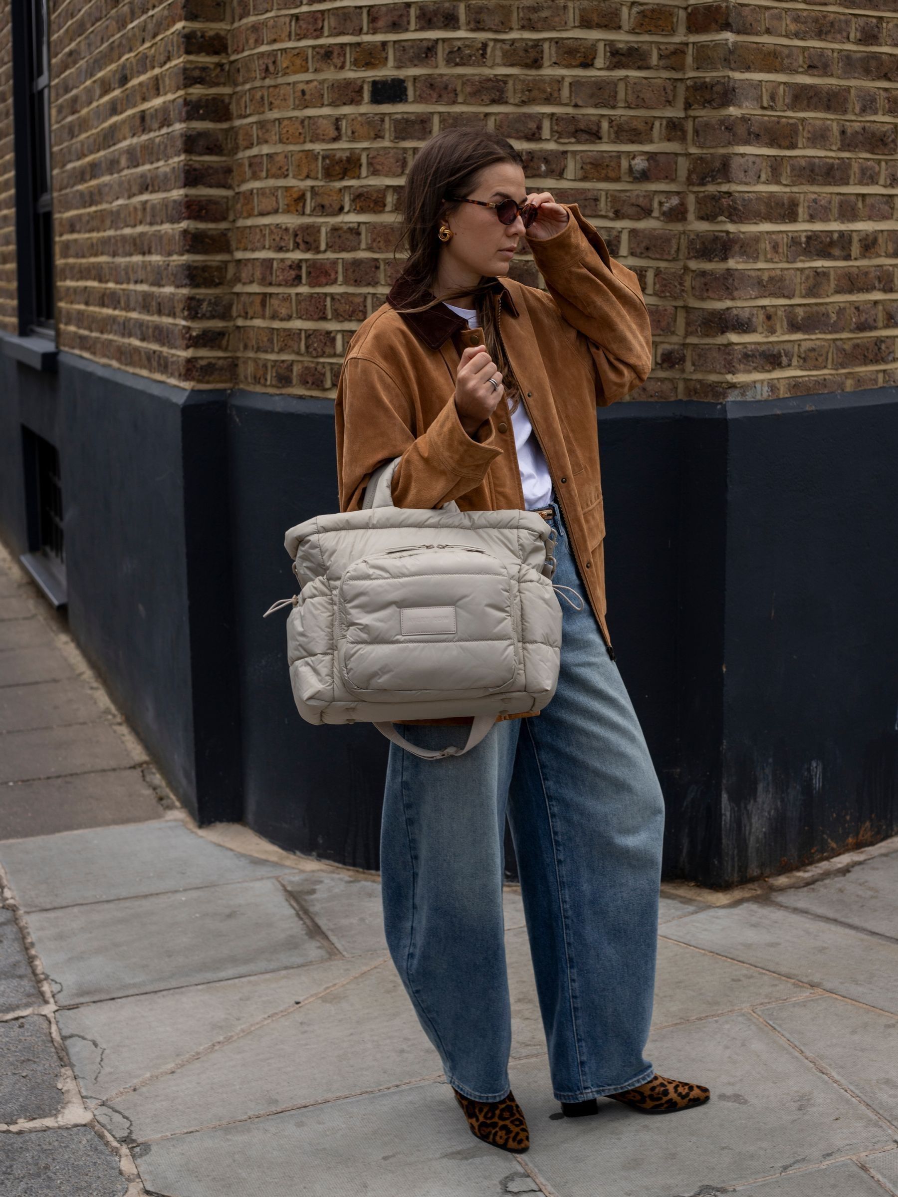 Oyster Changing Tote Bag - Image 5 of 6