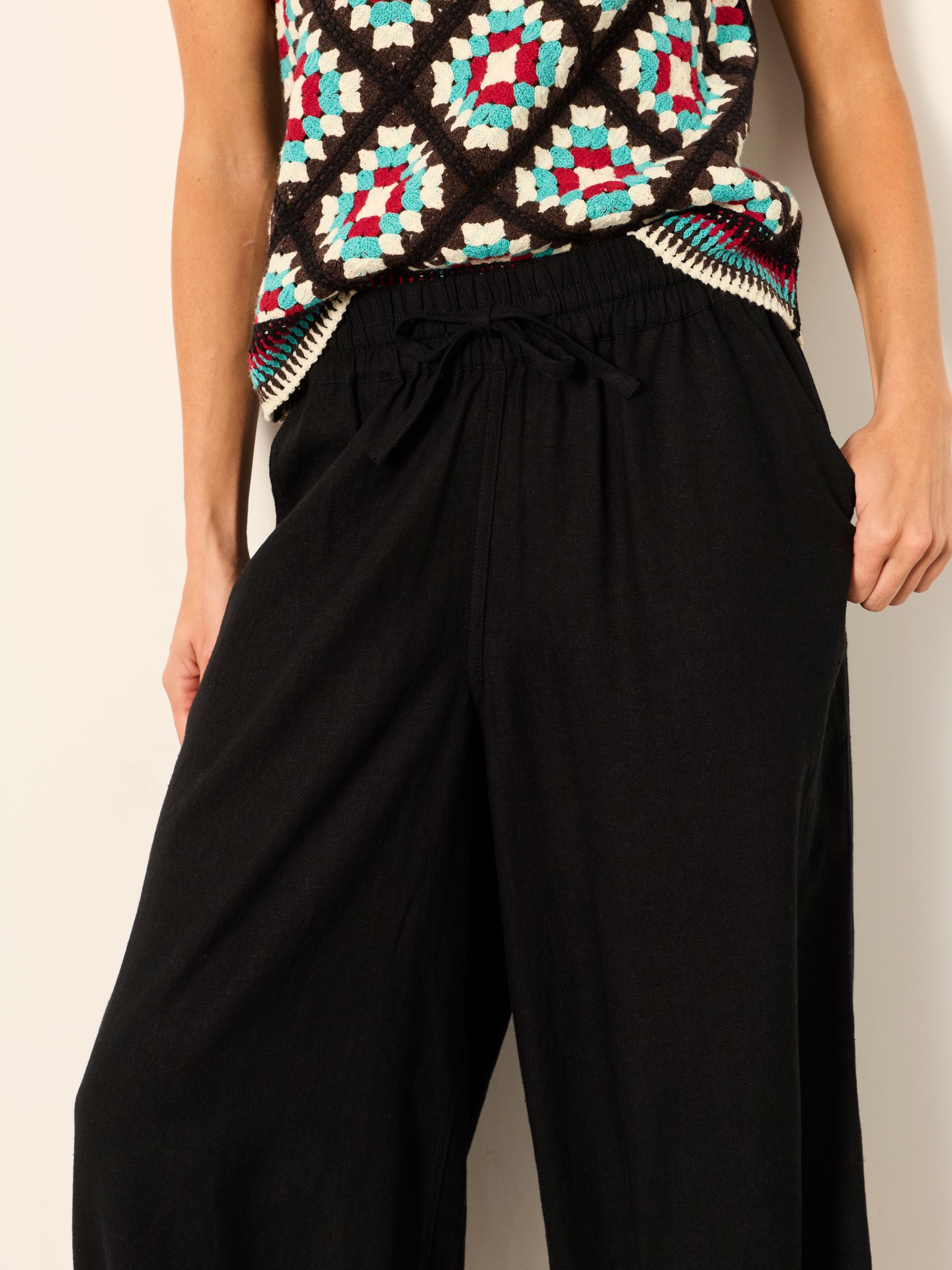Amelia Black Linen Wide Leg Cuffed Trousers - Image 4 of 6