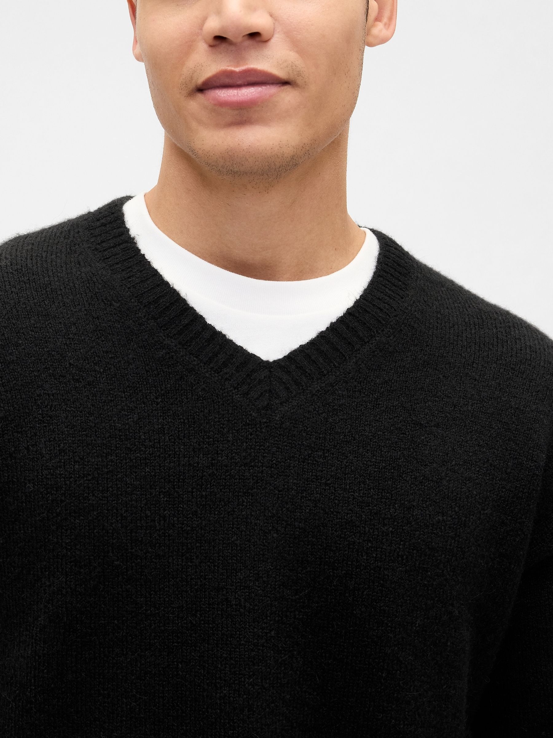 Black Relaxed V-Neck Boxy Jumper - Image 4 of 4
