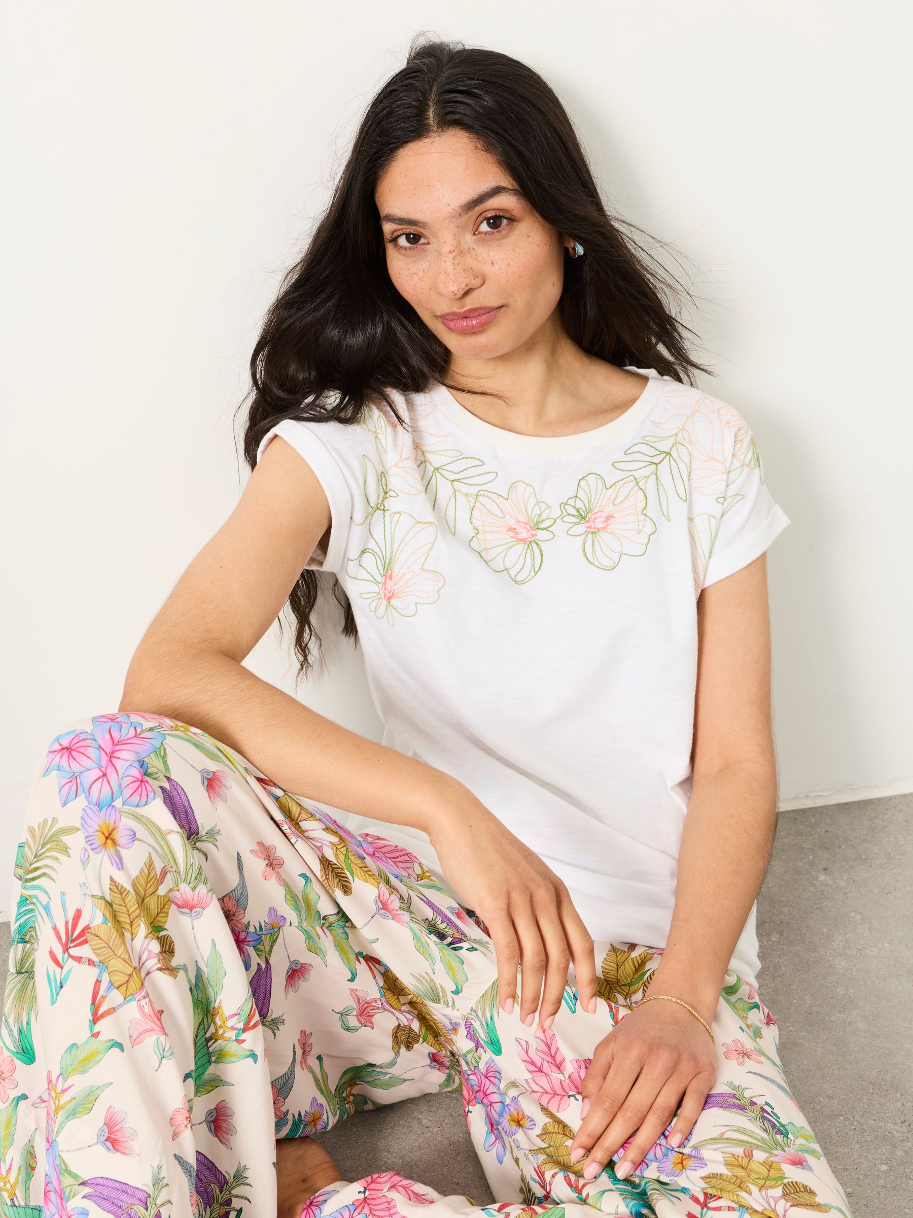 Ivy White Embroidered Placement Floral T-Shirt - Image 4 of 5