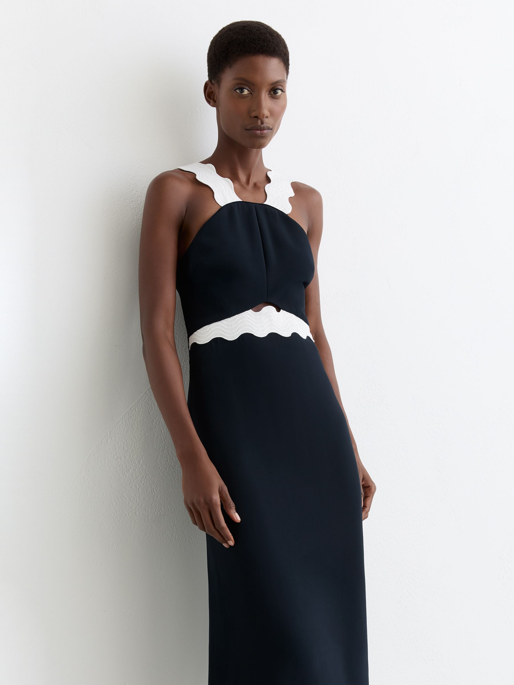 Contrast Wave-Trim Fitted Midi Dress in Navy/Ivory - Image 3 of 7