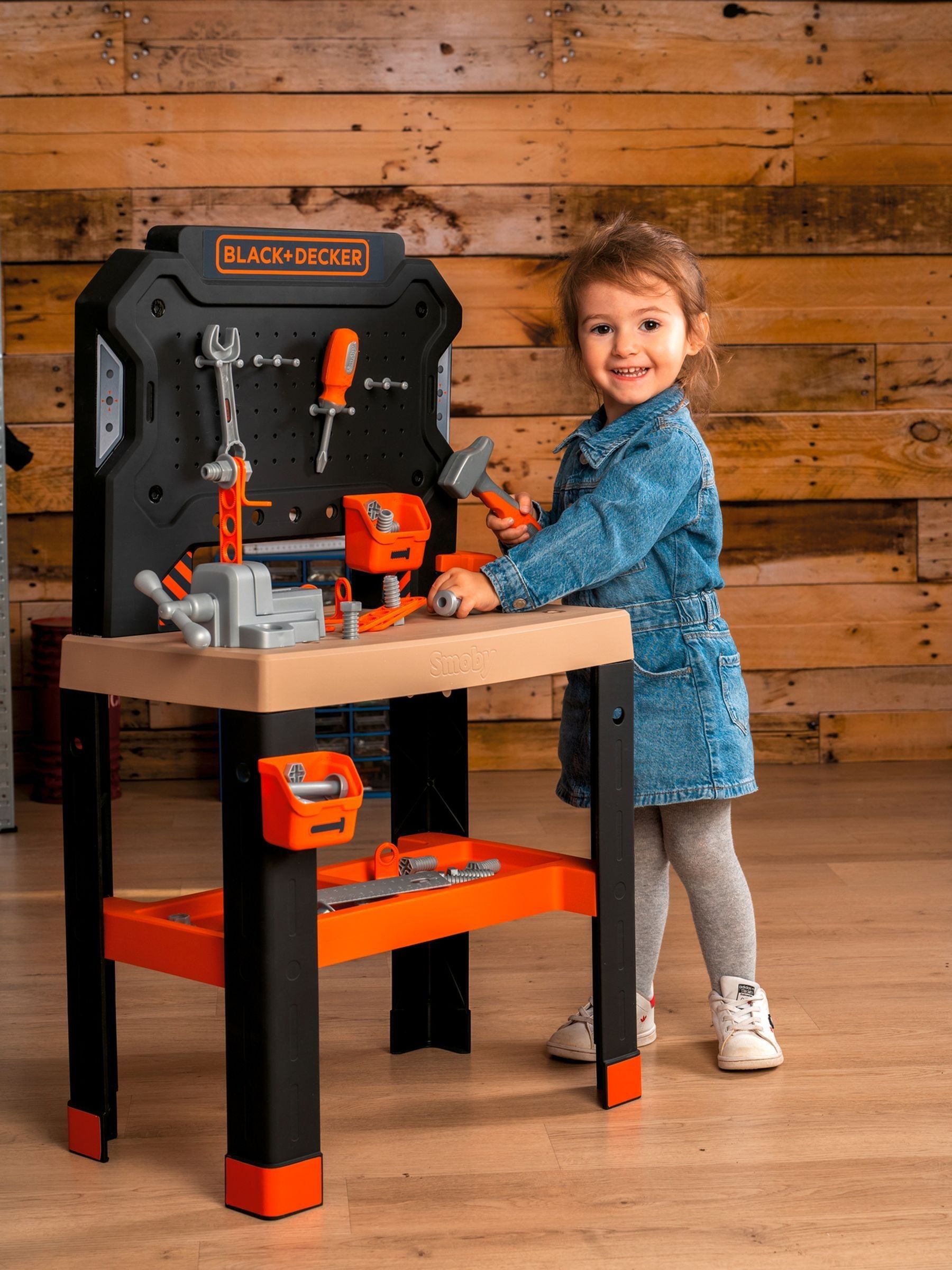 Smoby Black and Decker Bricolo Workbench - Image 1 of 5 Smoby Black and Decker Bricolo Workbench - Image 1 of 5