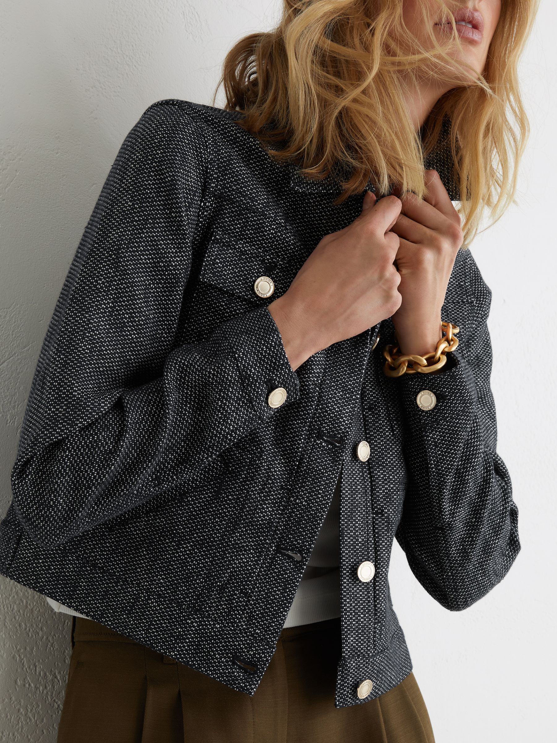 Linen-Cotton Woven Trucker Jacket in Navy - Image 4 of 7