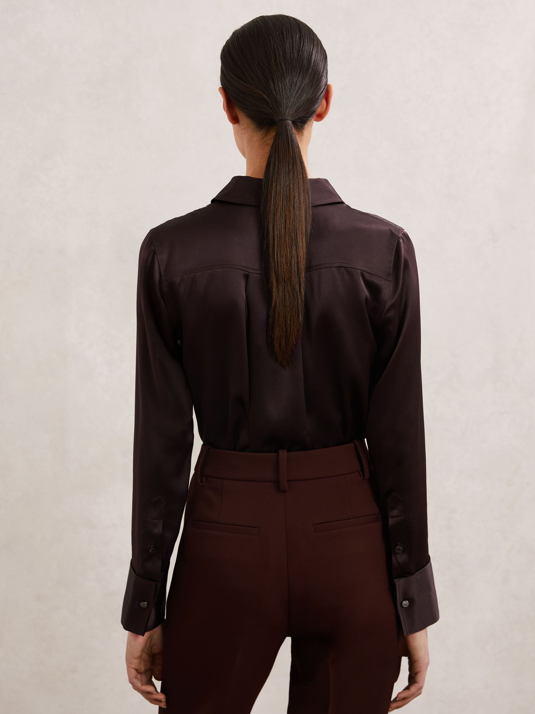 Petite Silk-Satin Concealed-Placket Shirt in Burgundy - Image 5 de 7