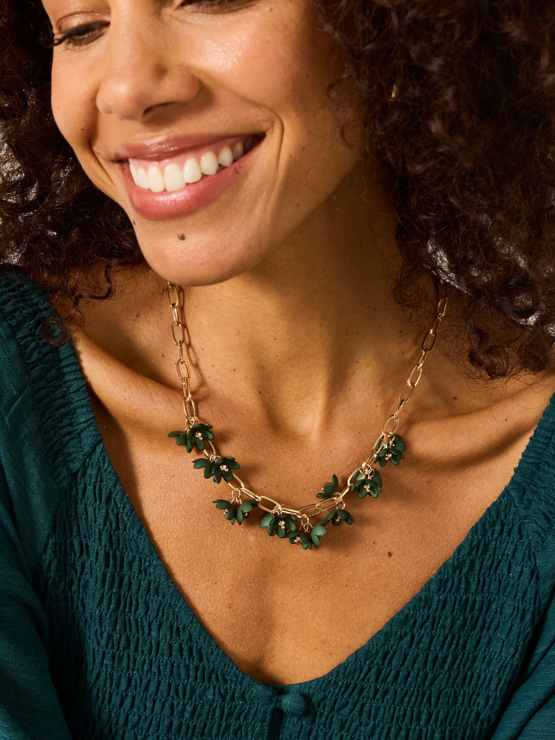 Green Statement Party Necklace - Image 3 of 3