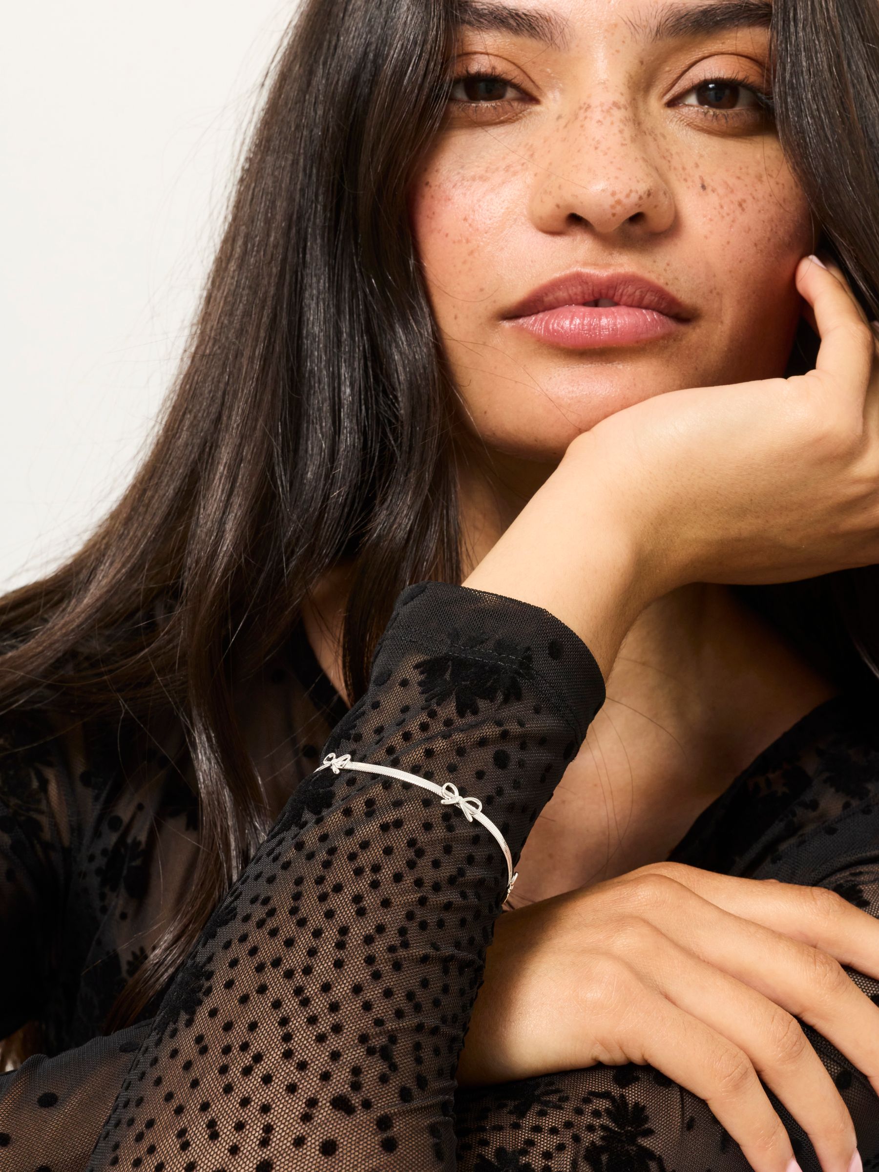 Silver Tone Bow Bracelet - Image 4 of 5