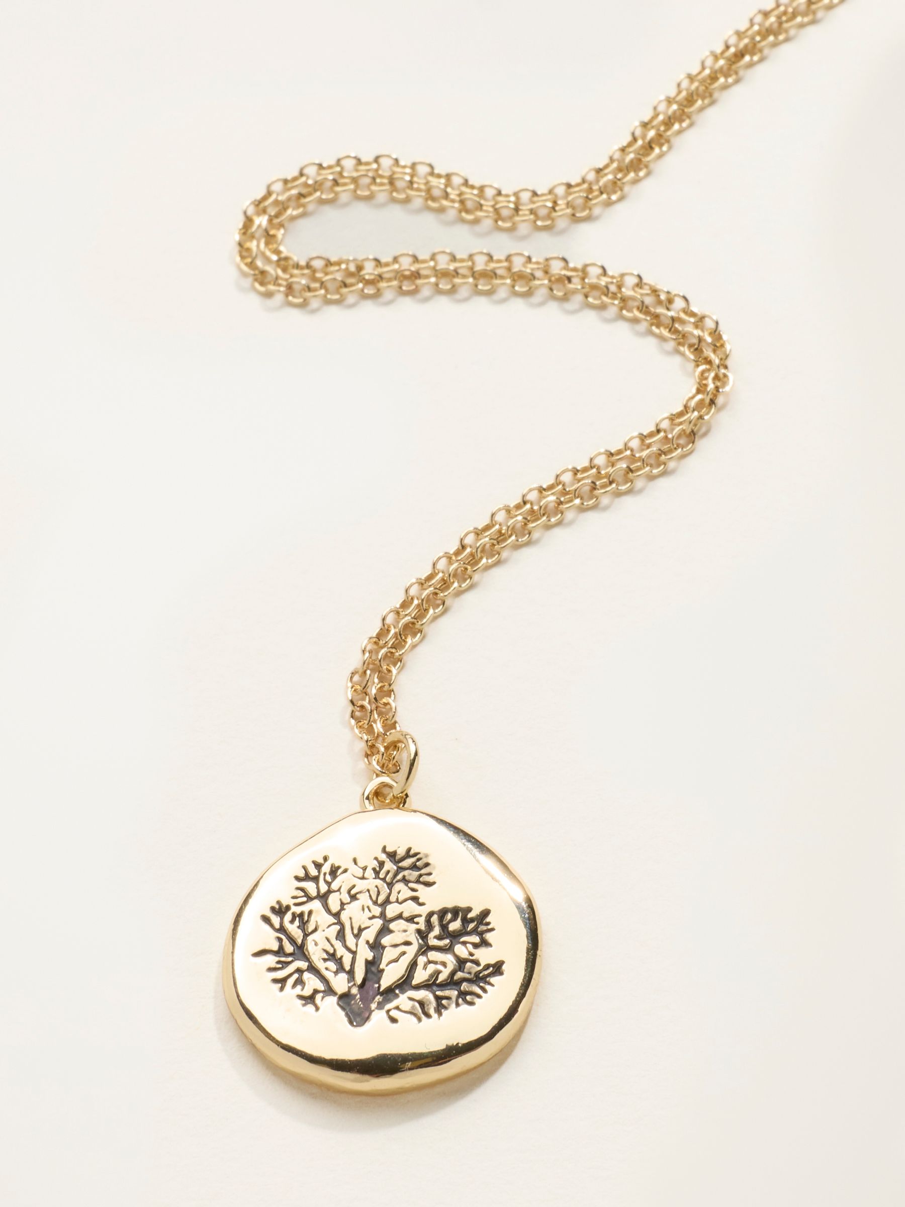 Gold Tone V and A Engraved Necklace - Image 4 of 4 Gold Tone V and A Engraved Necklace - Image 4 of 4
