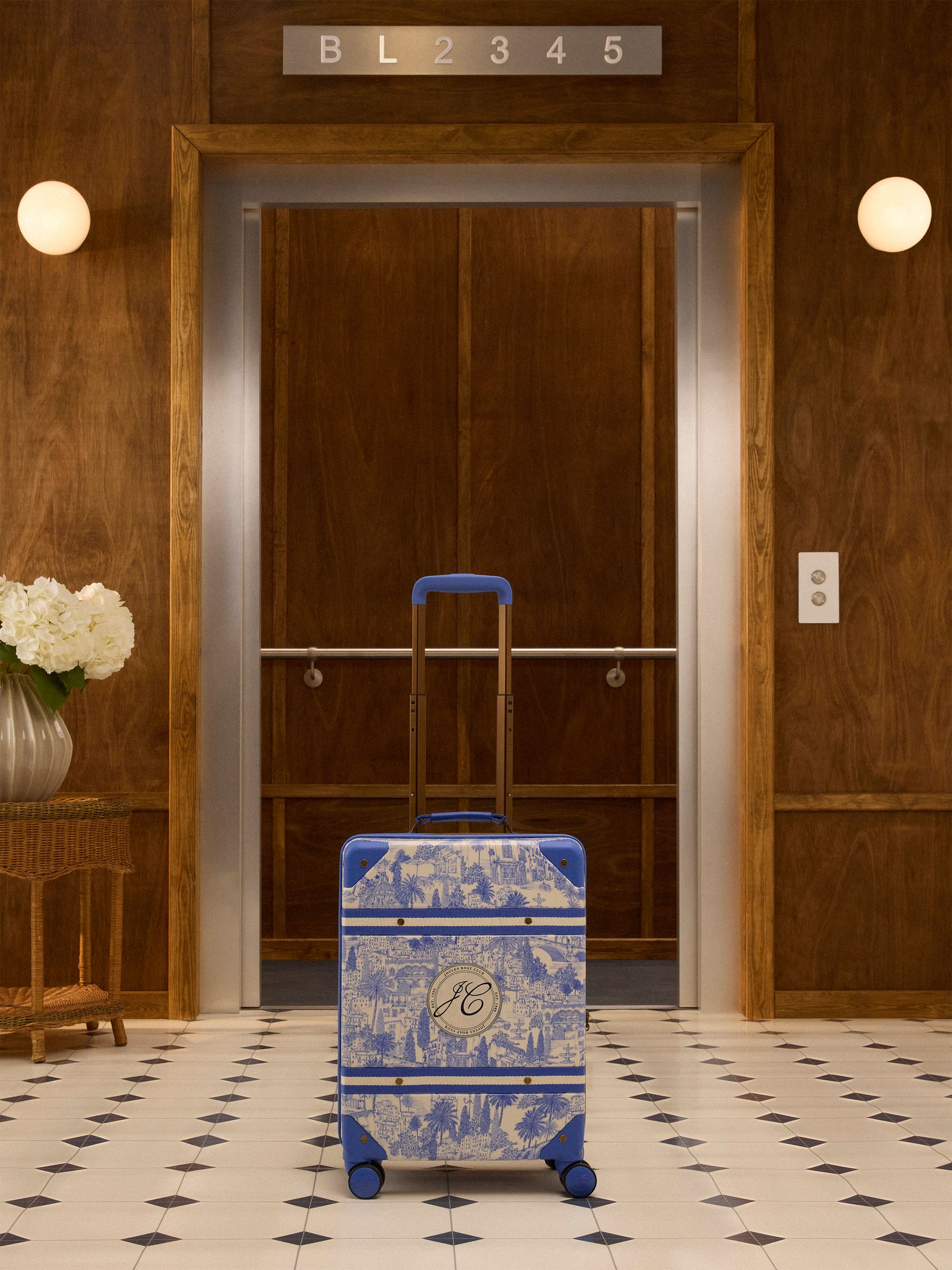 Blue & White Toile De Jouy Boat Club Cabin Case - Image 3 of 9