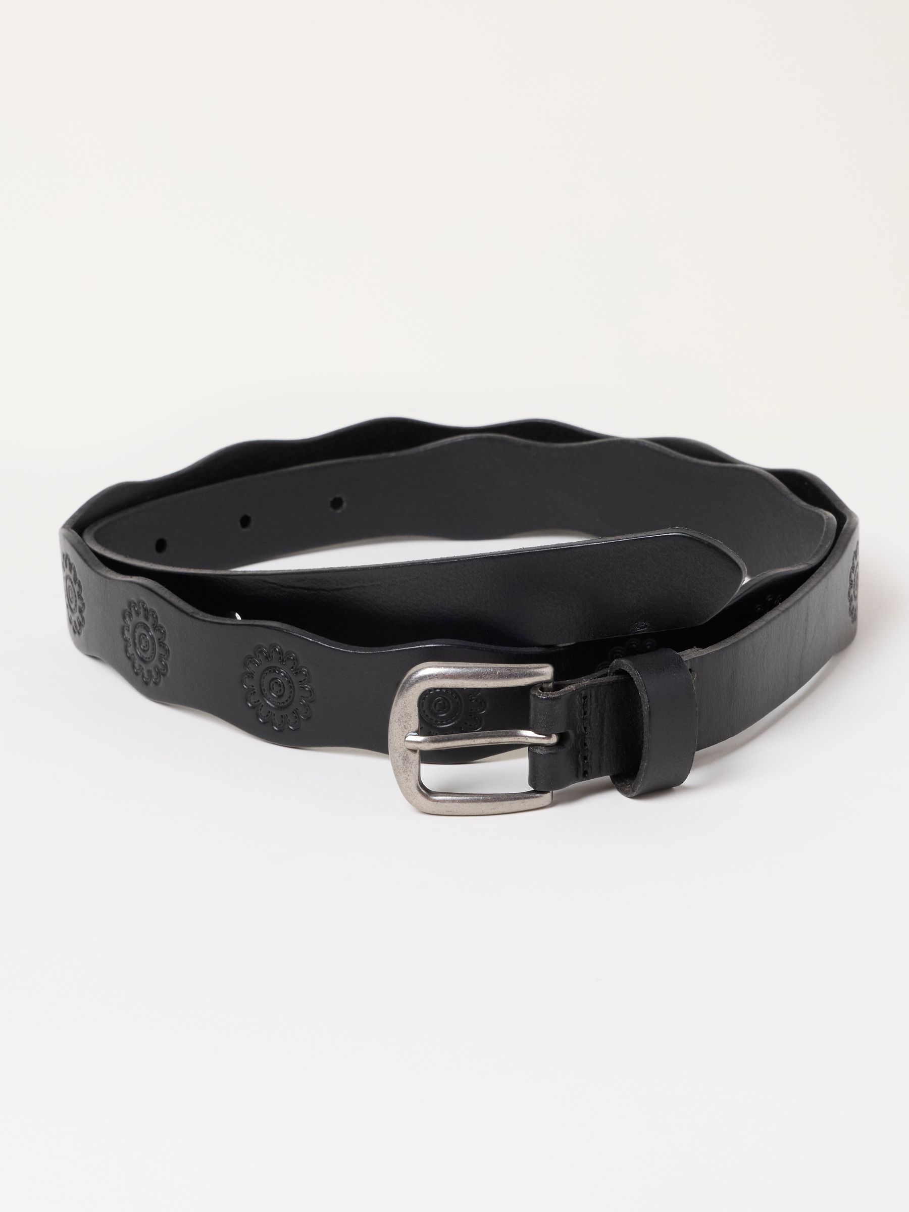 Black Scallop Leather Belt - Image 1 of 3 Black Scallop Leather Belt - Image 1 of 3