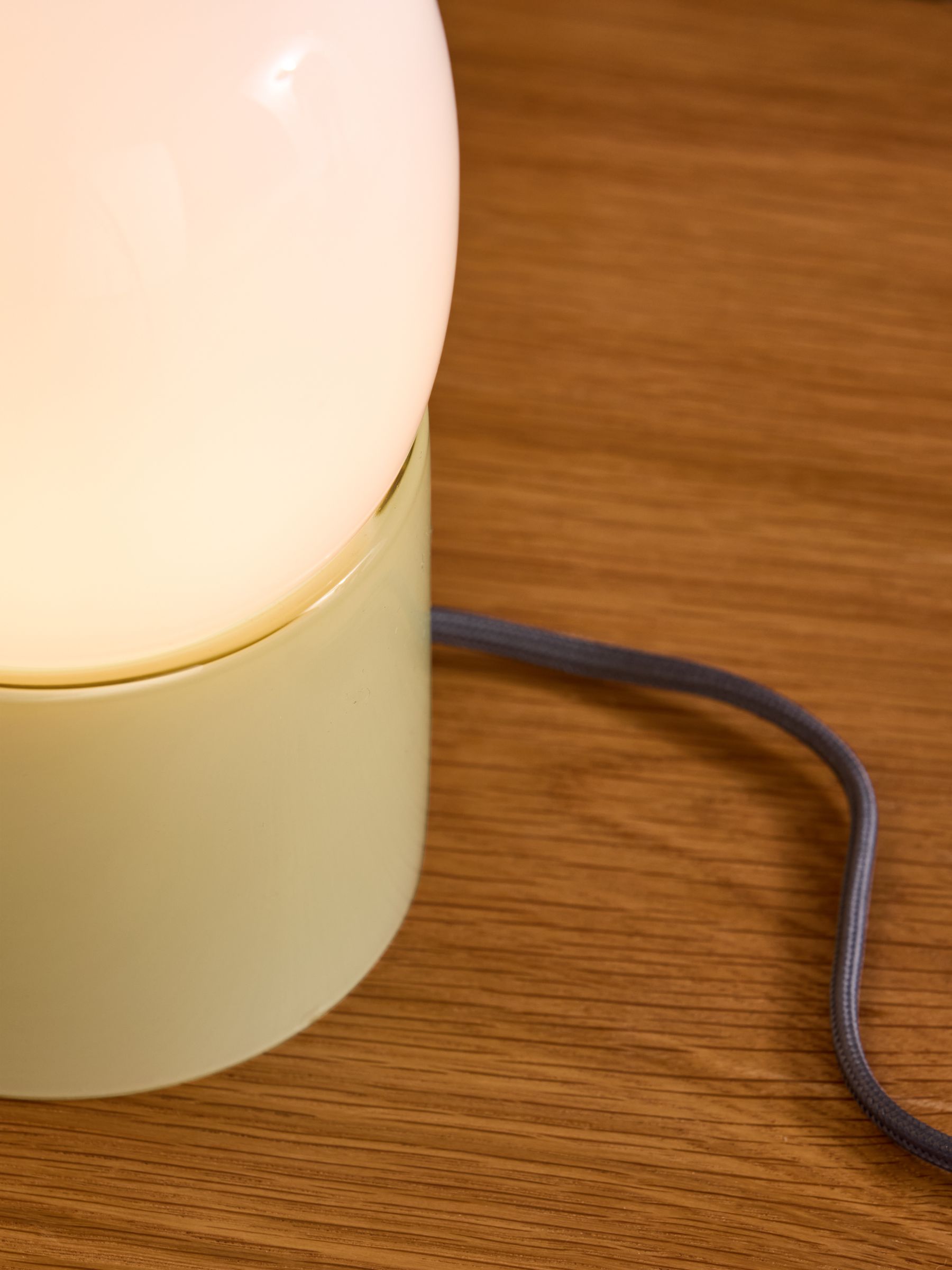 Kit Table Lamp in Buttermilk Cream - Image 3 of 5