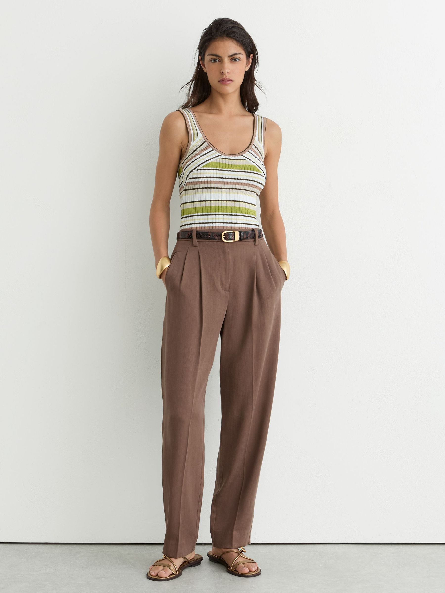 Vest in White/Green - Image 4 of 7