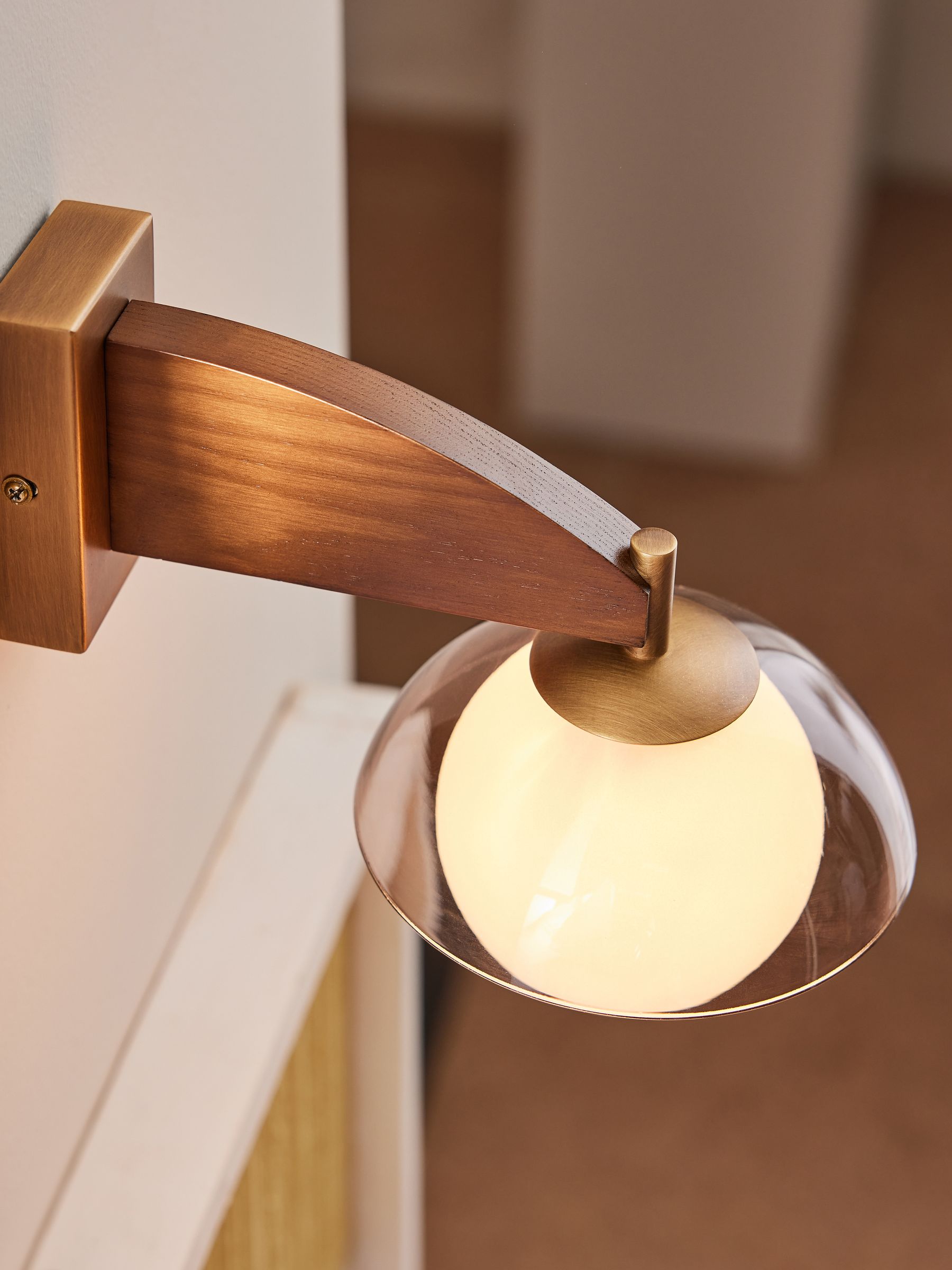 Layla Wall Light in Wood - Image 3 of 4