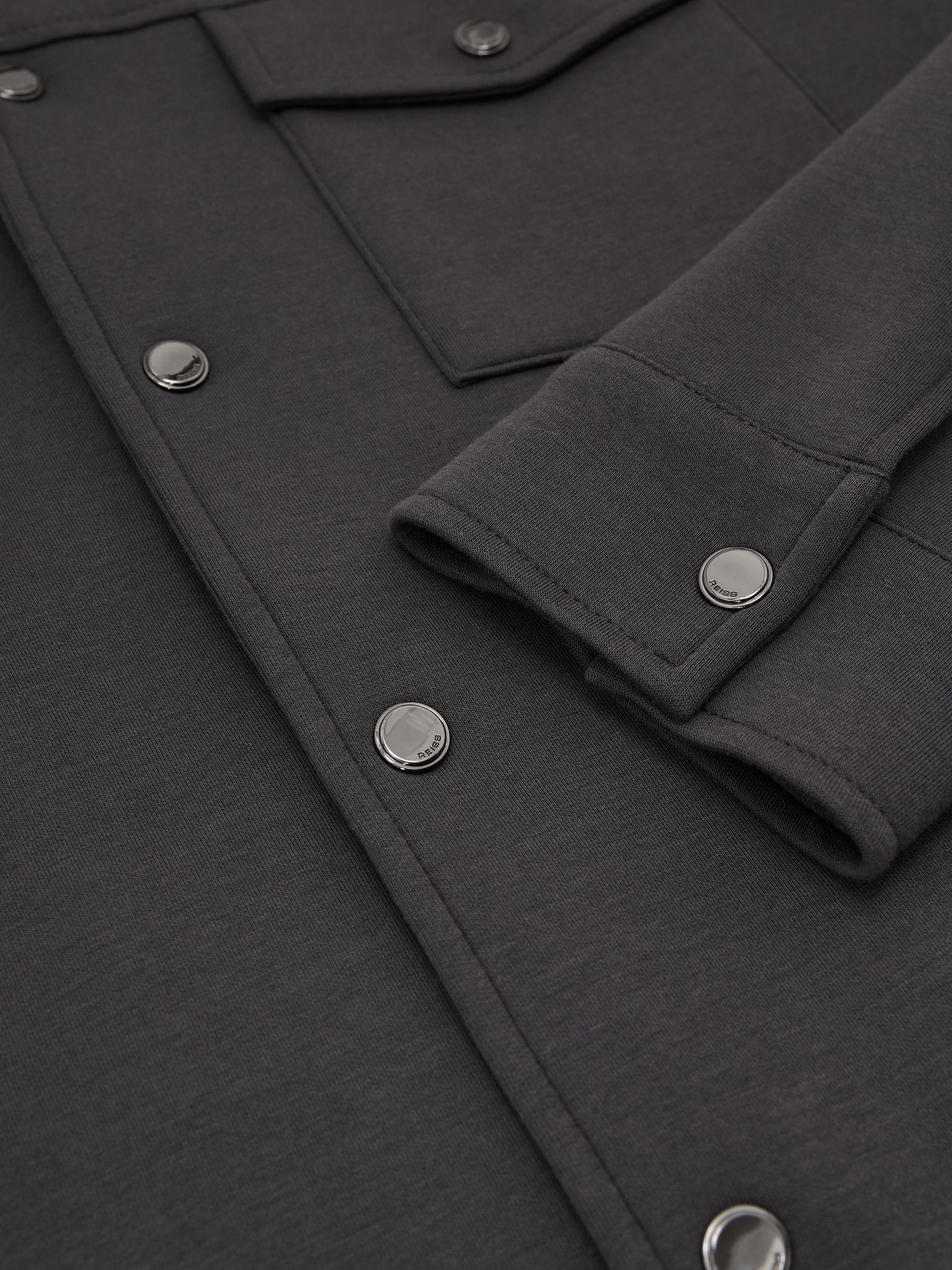 Premium Interlock Twin-Pocket Overshirt in Charcoal Grey - Obrázek 9 z 9