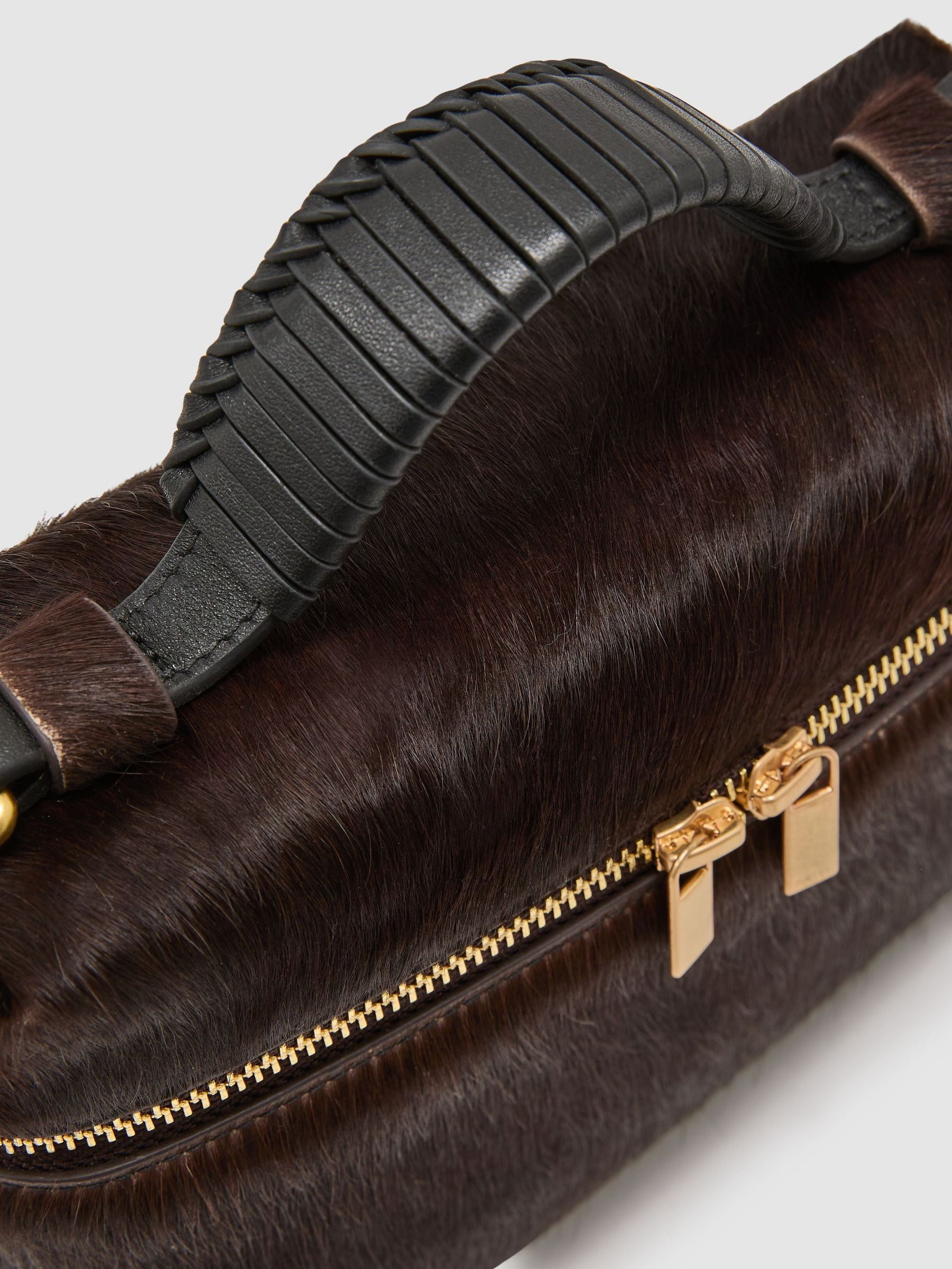 Kabelka přes rameno s efektem pony hair v čokoládové barvě - Obrázek 6 z 6