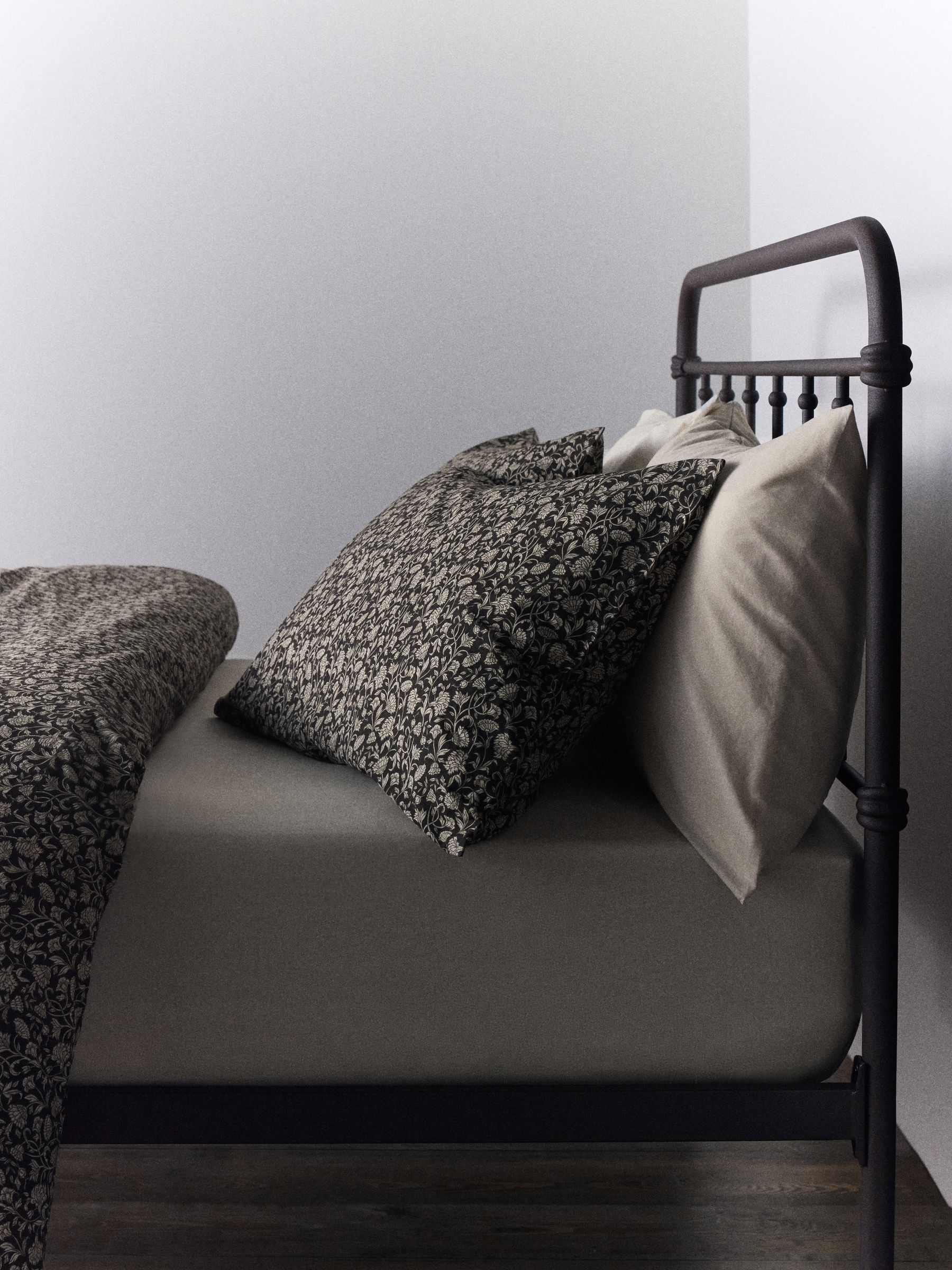 The Set 8 Piece Natural Chocolate Woodblock Floral Duvet Cover and Pillowcase Set with Fitted Sheets - Image 3 of 6
