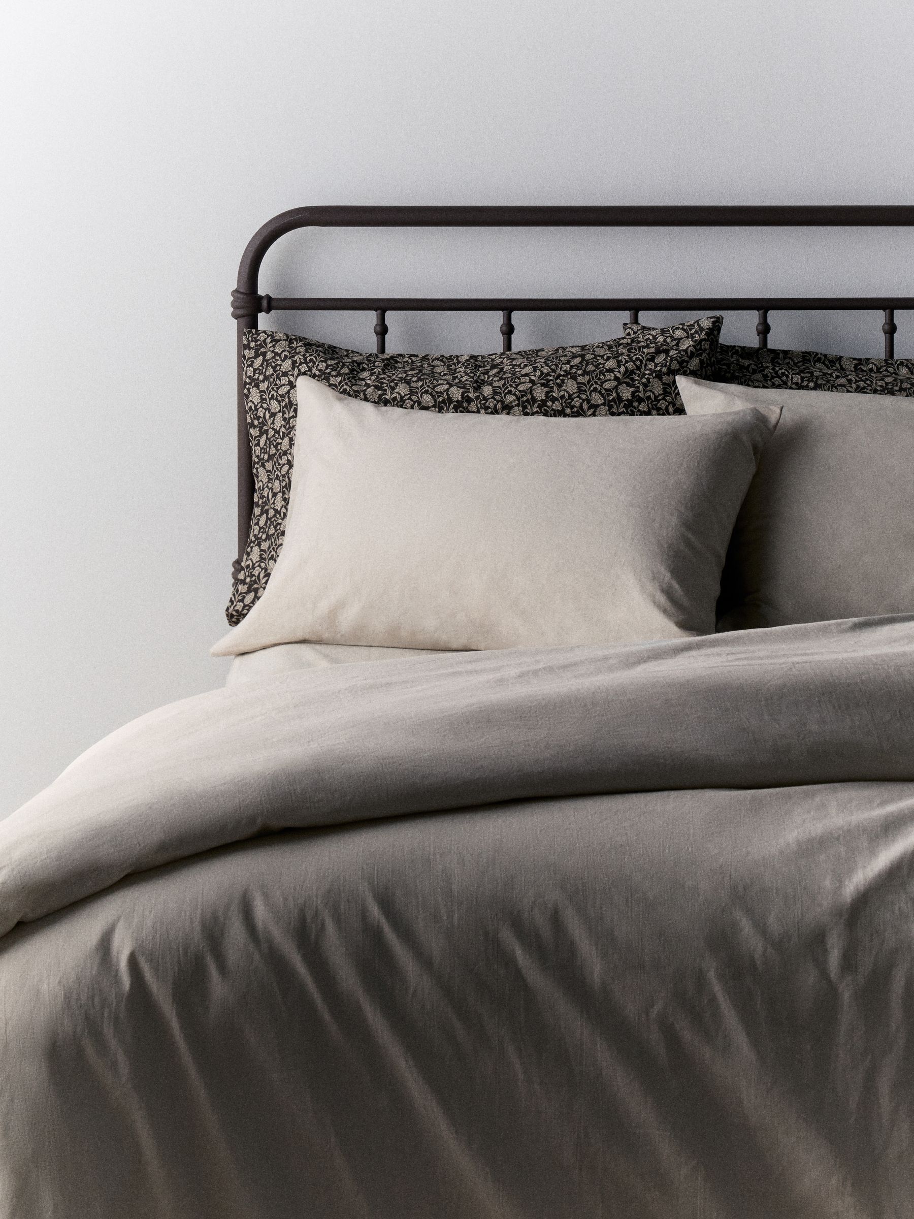 The Set 8 Piece Natural Chocolate Woodblock Floral Duvet Cover and Pillowcase Set with Fitted Sheets - Image 4 of 6