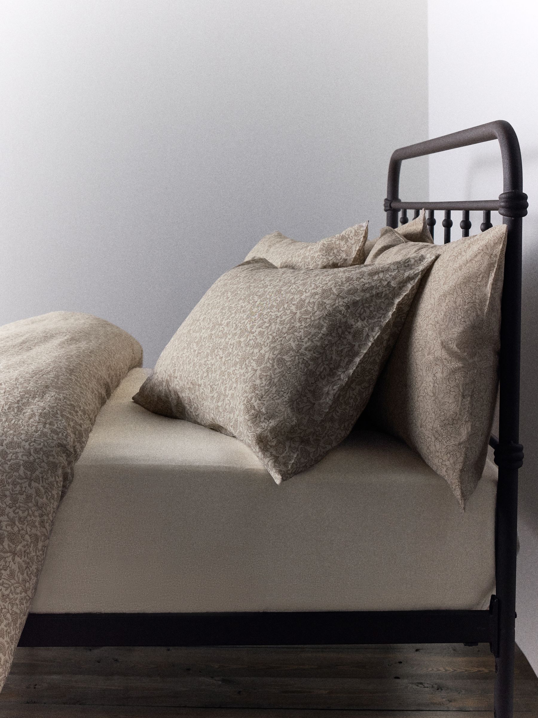The Set 8 Piece Natural Woodblock Floral Duvet Cover and Pillowcase Set with Fitted Sheets - Image 4 of 6