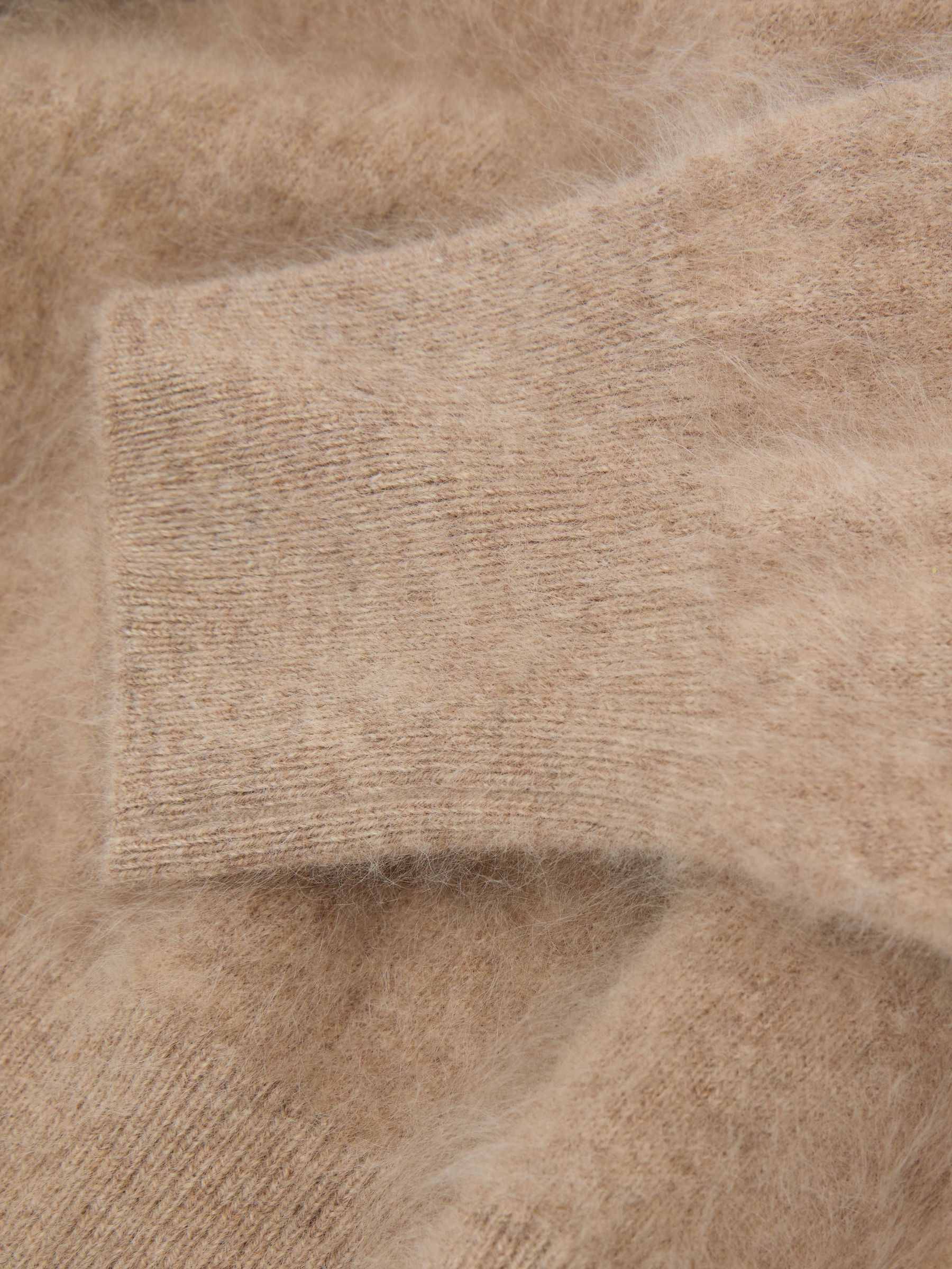 100% Brushed Cashmere Crew-Neck Jumper in Neutral - Obrázek 7 z 7