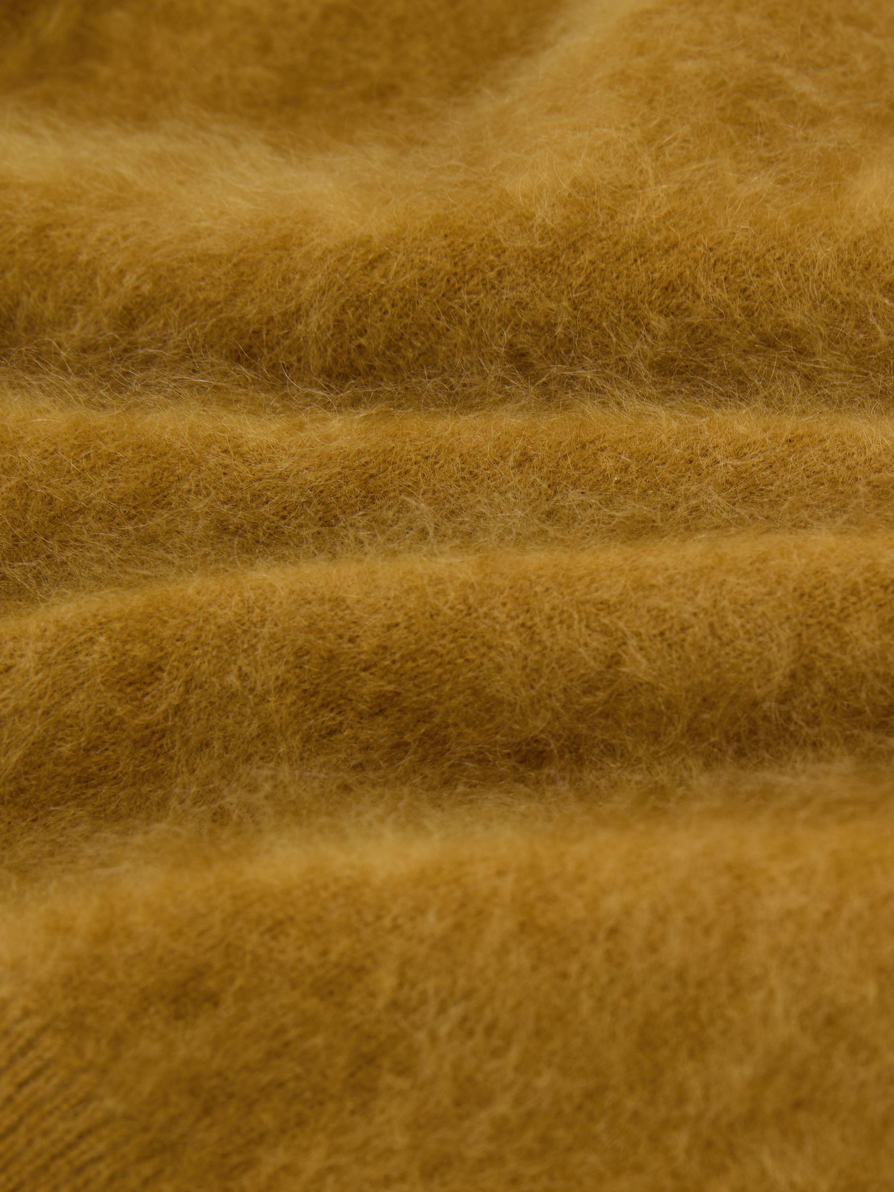 100% Brushed Cashmere Crew-Neck Jumper in Ochre - Obrázek 7 z 7