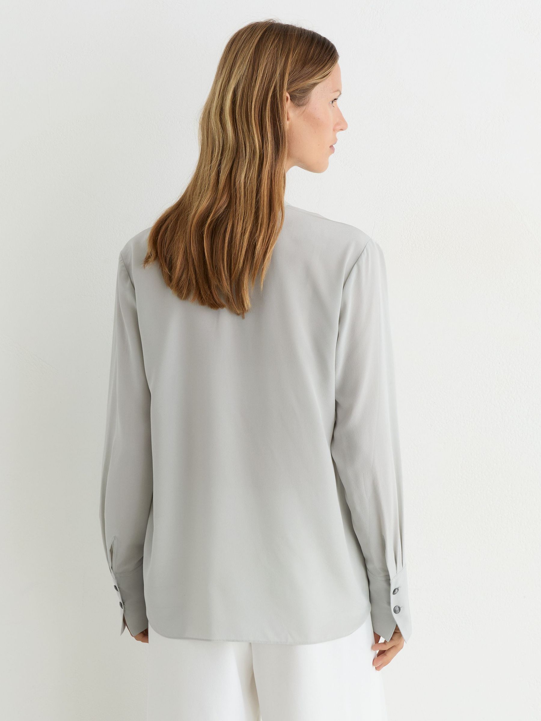Matte Silk Draped Shirt in Grey - Bild 5 von 6