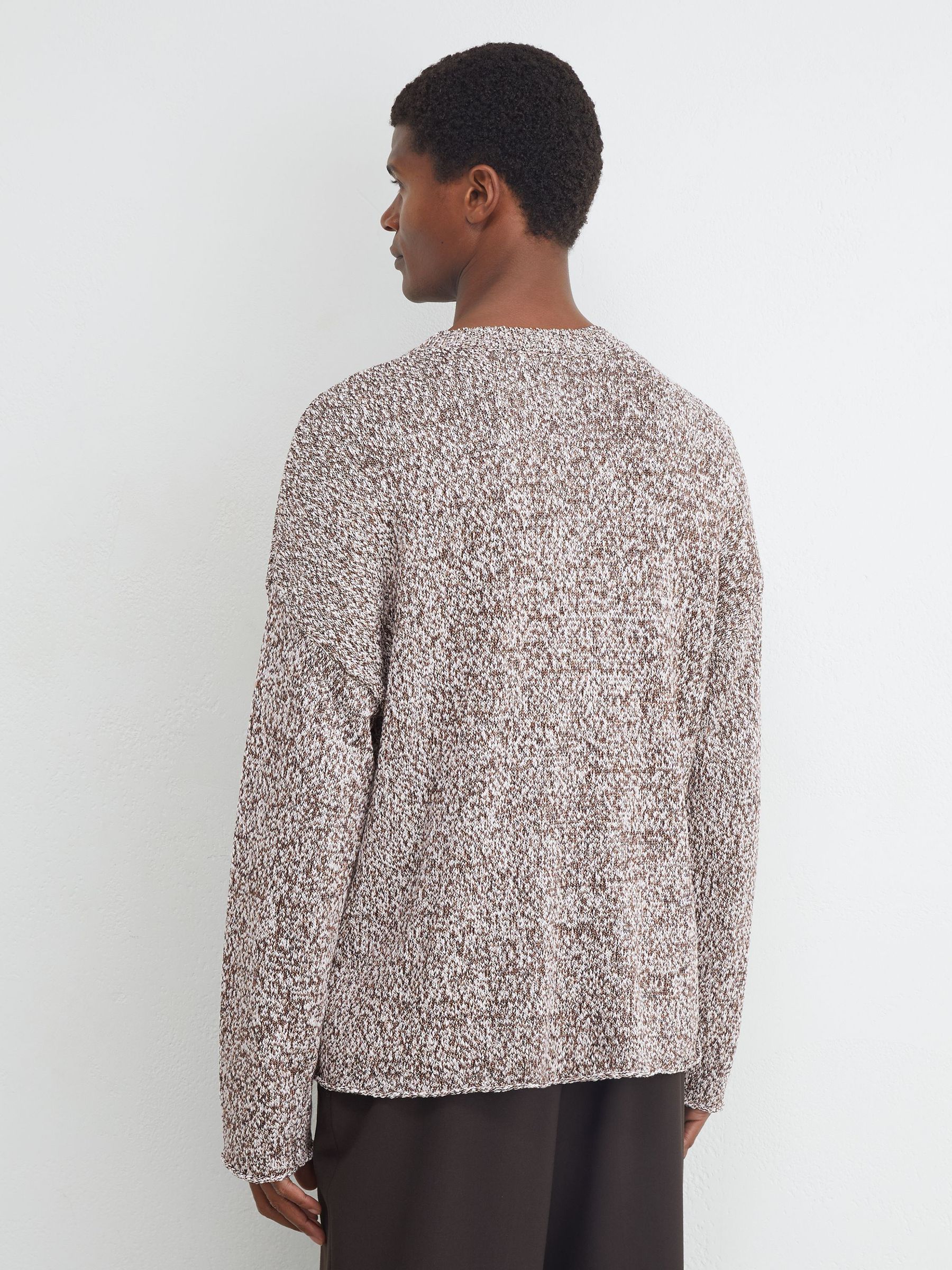 Cotton-Blend Marled Relaxed Jumper in White/Camel - Image 5 of 6