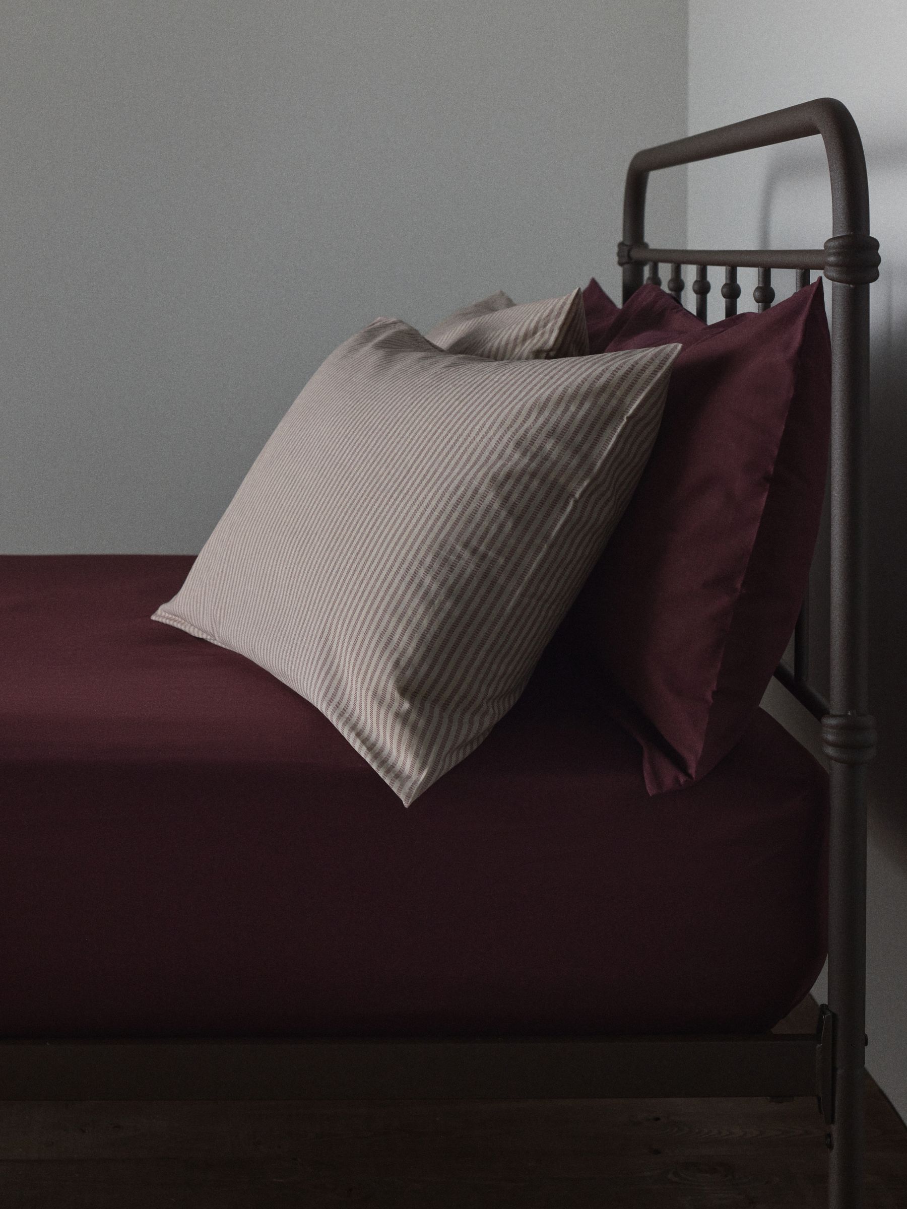 The Set Set of 2 Burgundy/Stripe Pillowcase and Fitted Sheet - Image 3 of 6