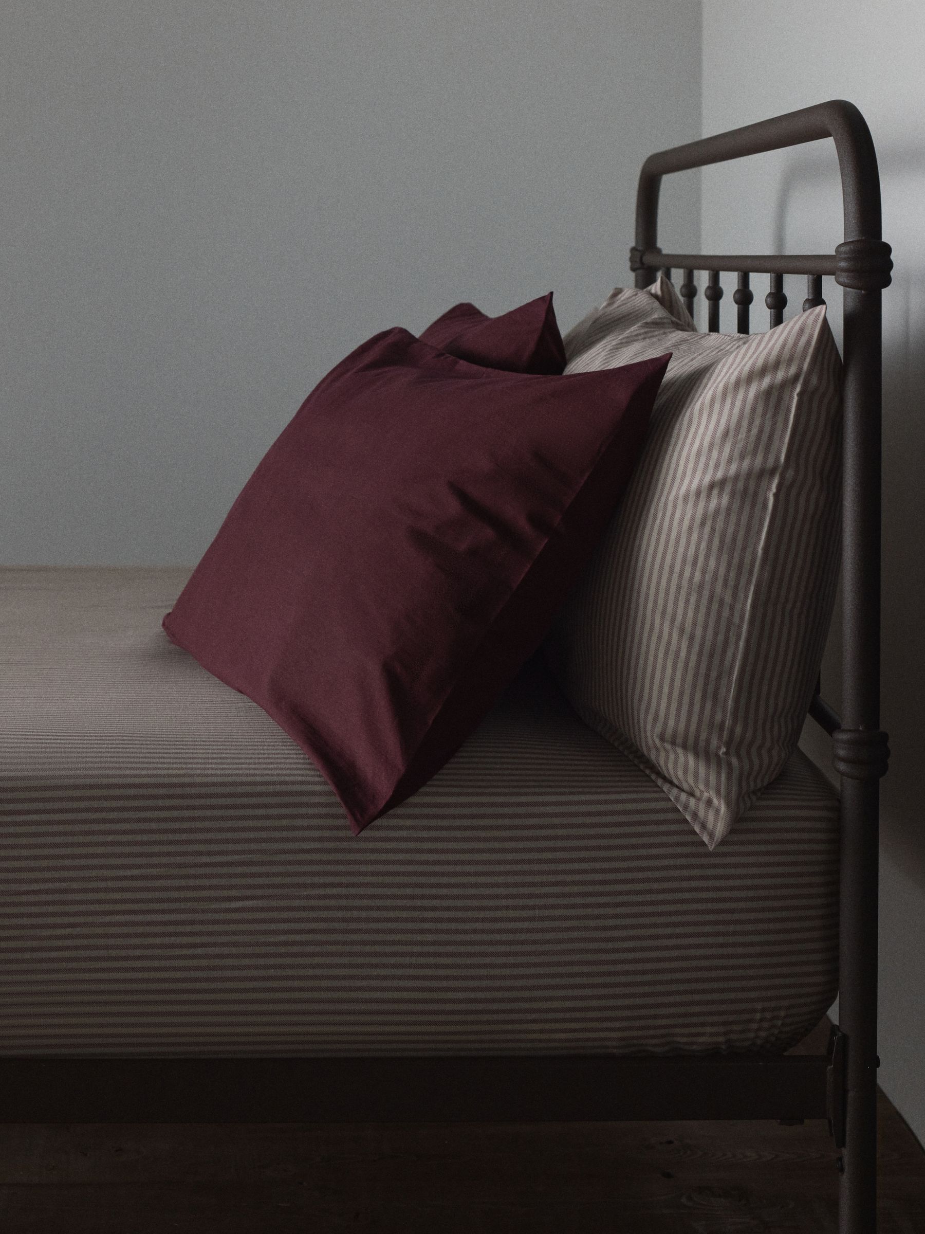 The Set Set of 2 Burgundy/Stripe Pillowcase and Fitted Sheet - Image 5 of 6