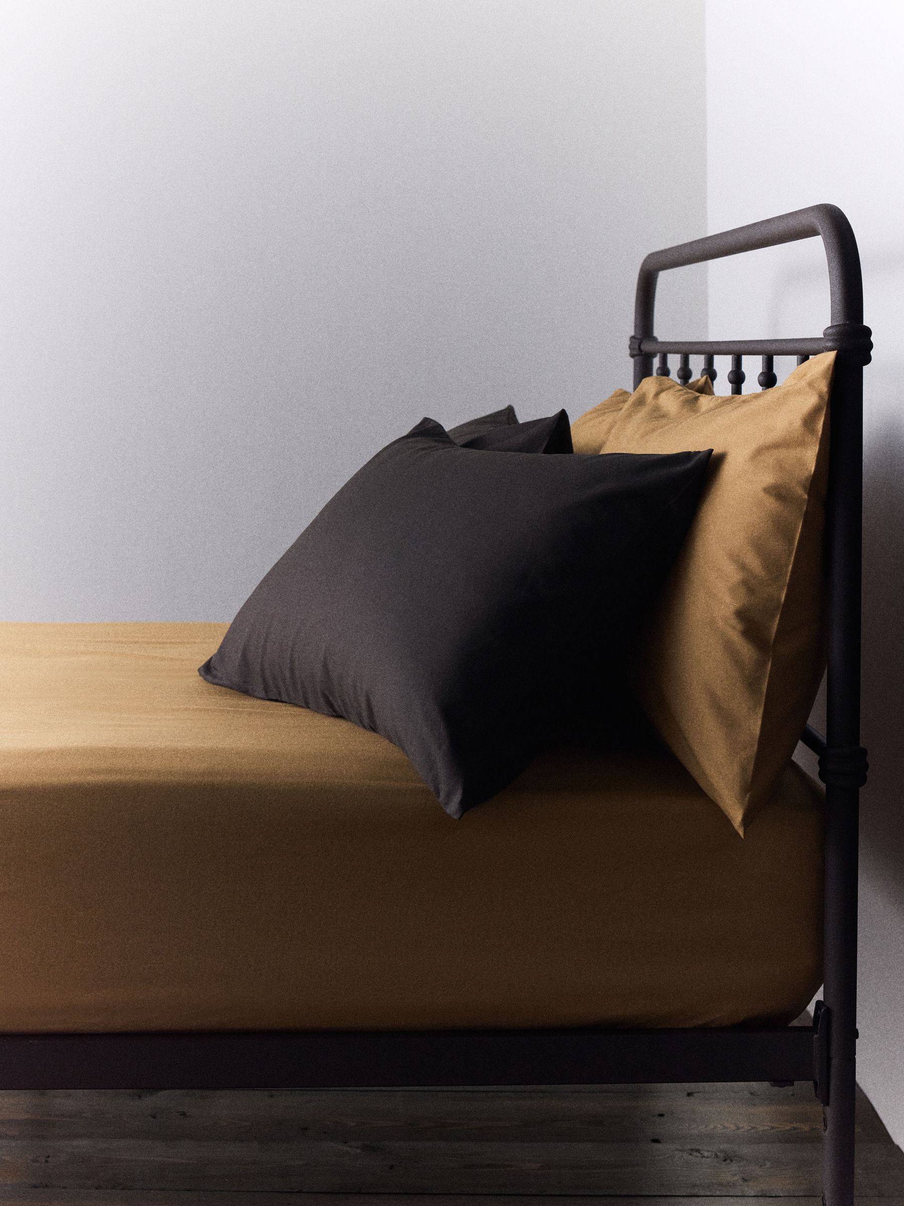 The Set 2 Pack Chocolate/Caramel Washed Cotton Fitted Sheets with Pillowcases - Image 2 of 6